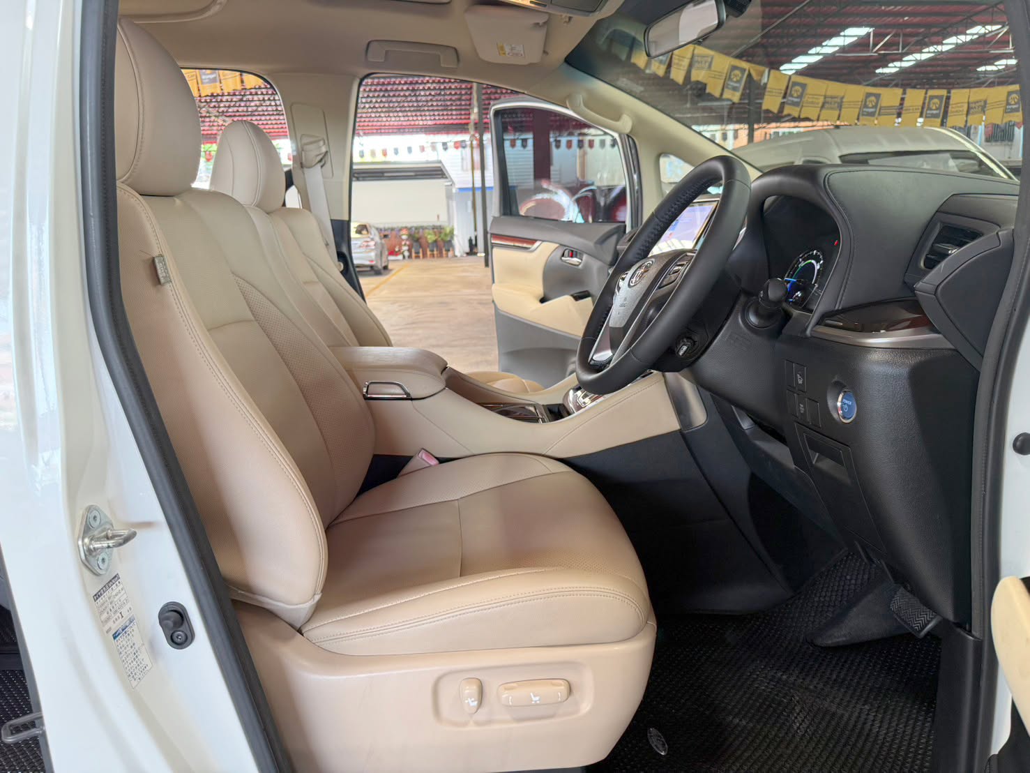TOYOTA  ALPHARD 2.5 X HYBRID 2017