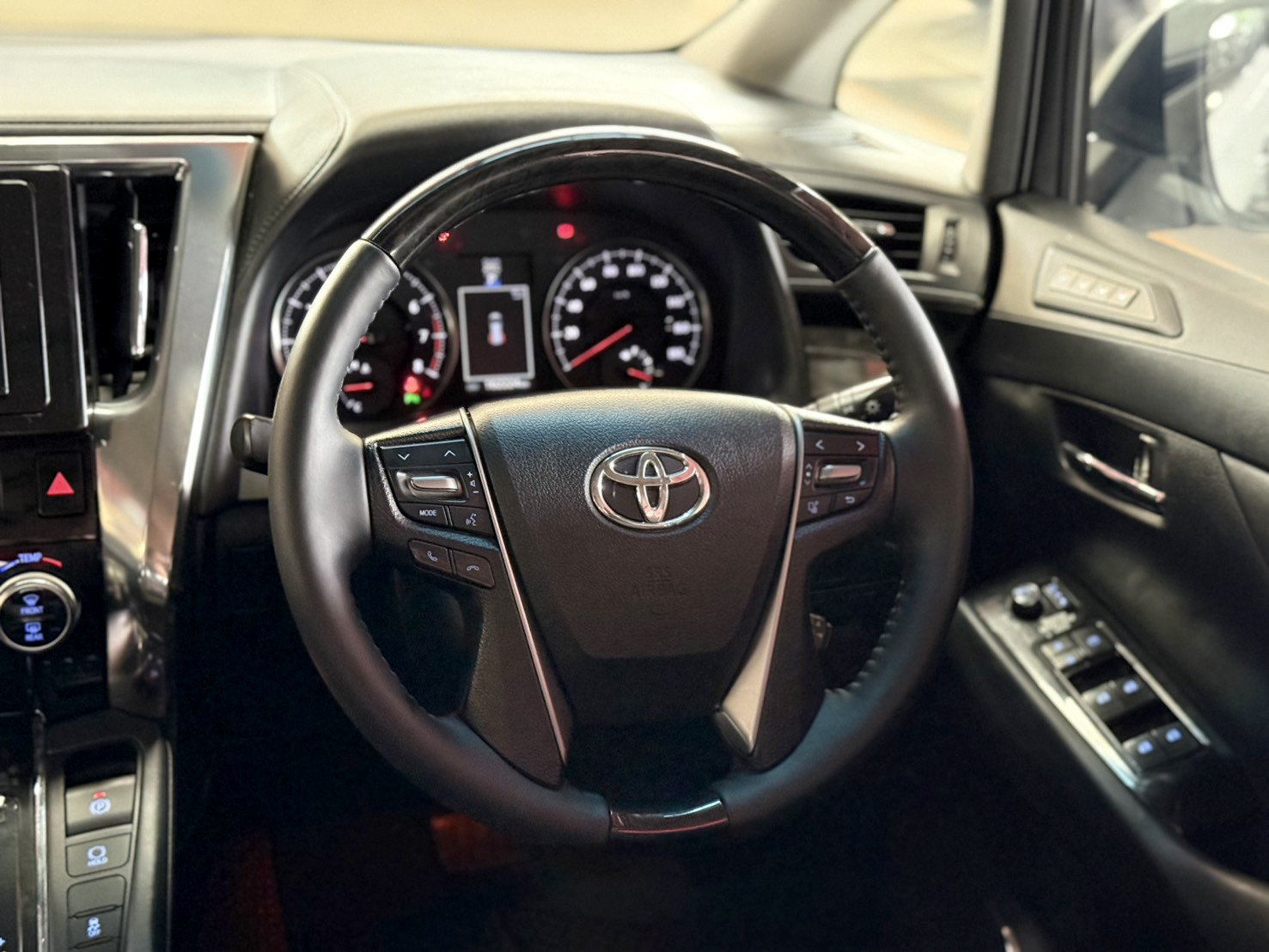 TOYOTA VELLFIRE 2.5 Z-G EDITION 2016