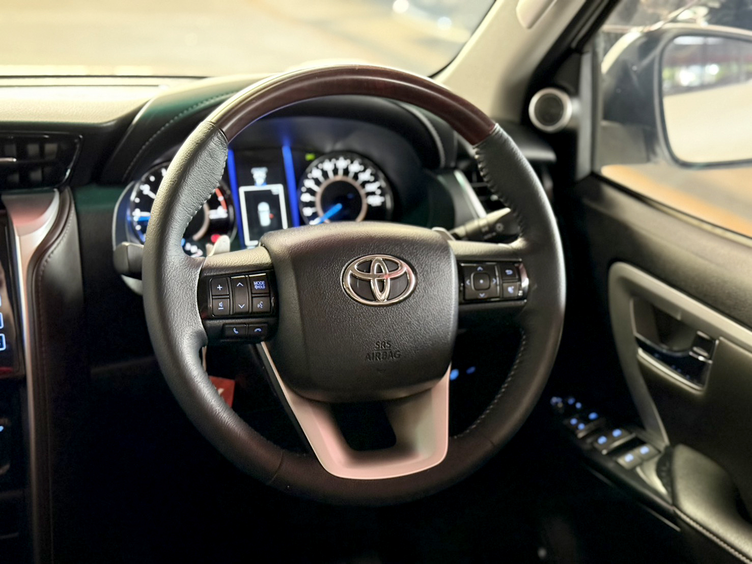 TOYOTA FORTUNER 2.4 V 2WD 2019