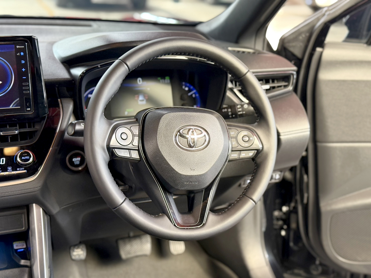 TOYOTA Corolla CROSS 1.8 HEV Premium sefaty GR SPORT 2022
