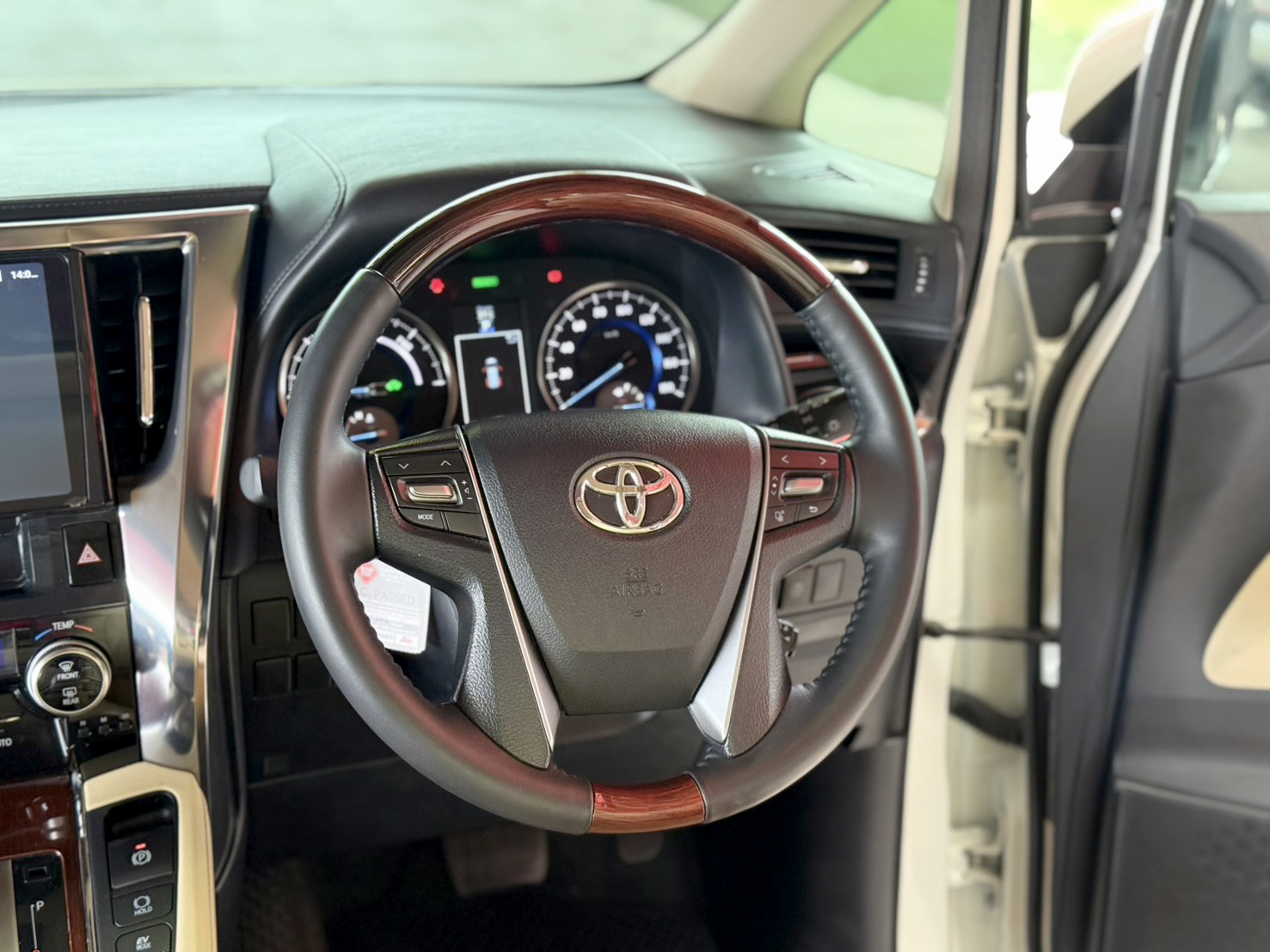 TOYOTA ALPHARD 2.5 HYBRID 2017