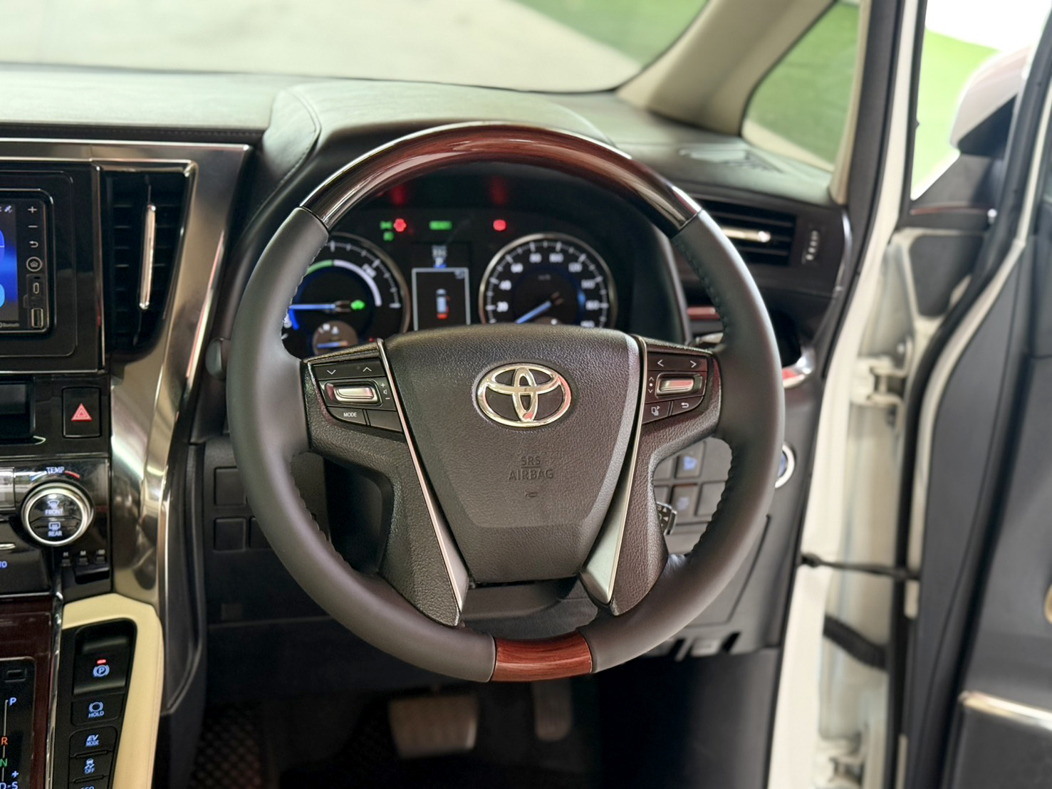 TOYOTA ALPHARD 2.5 HYBRID 2017
