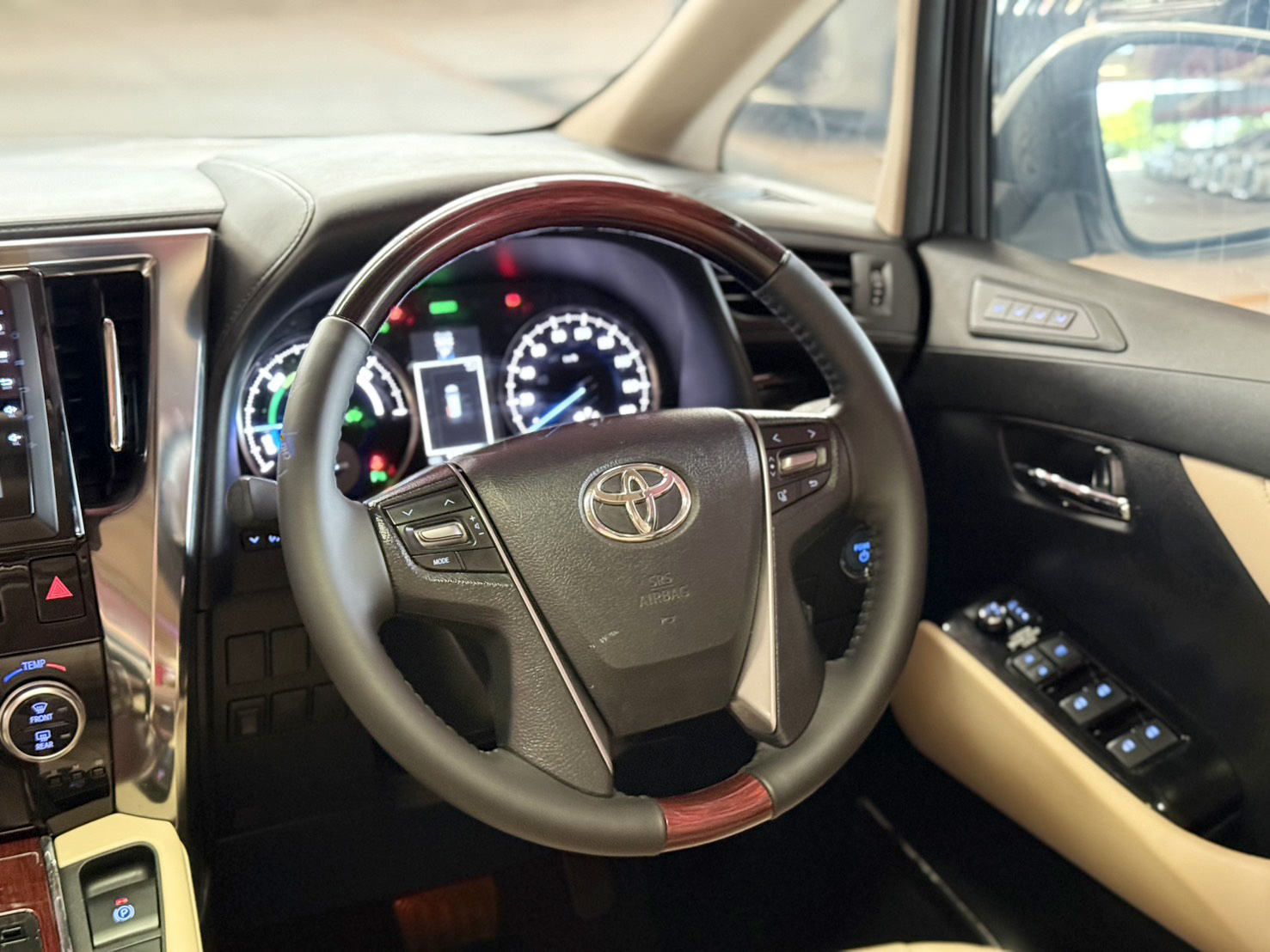 TOYOTA ALPHARD 2.5 HYBRID 2016
