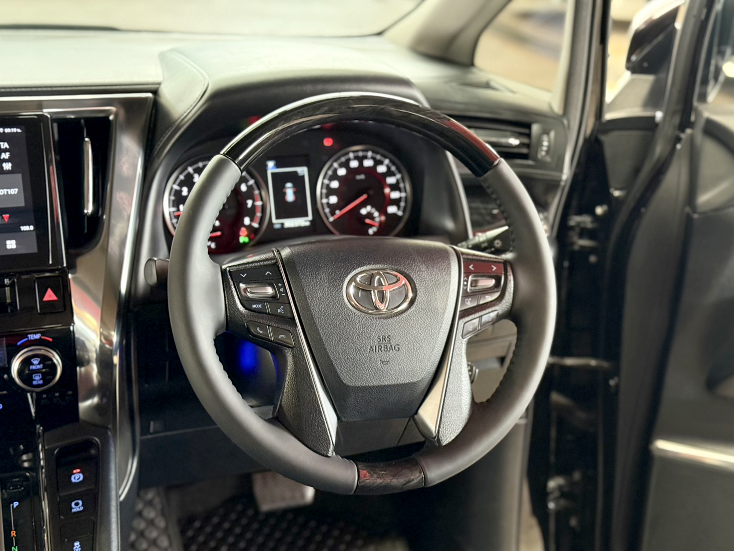 TOYOTA ALPHARD 2.5 SC PACKAGE 2019