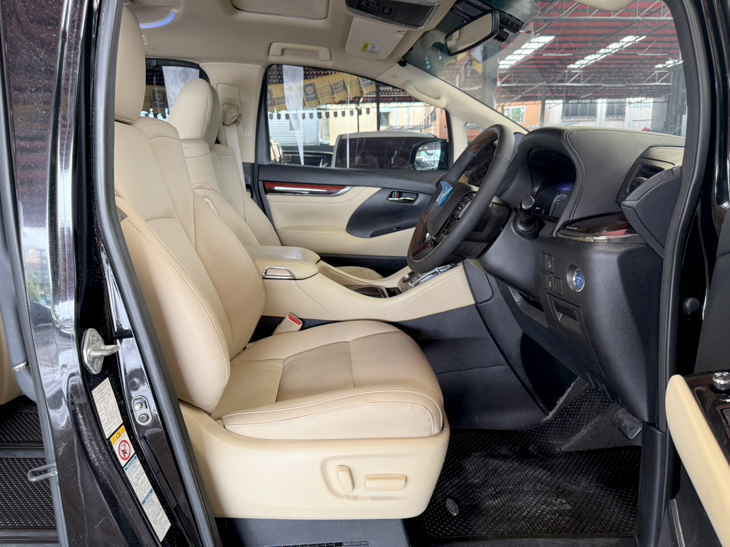 TOYOTA ALPHARD 2.5 HYBRID 2015