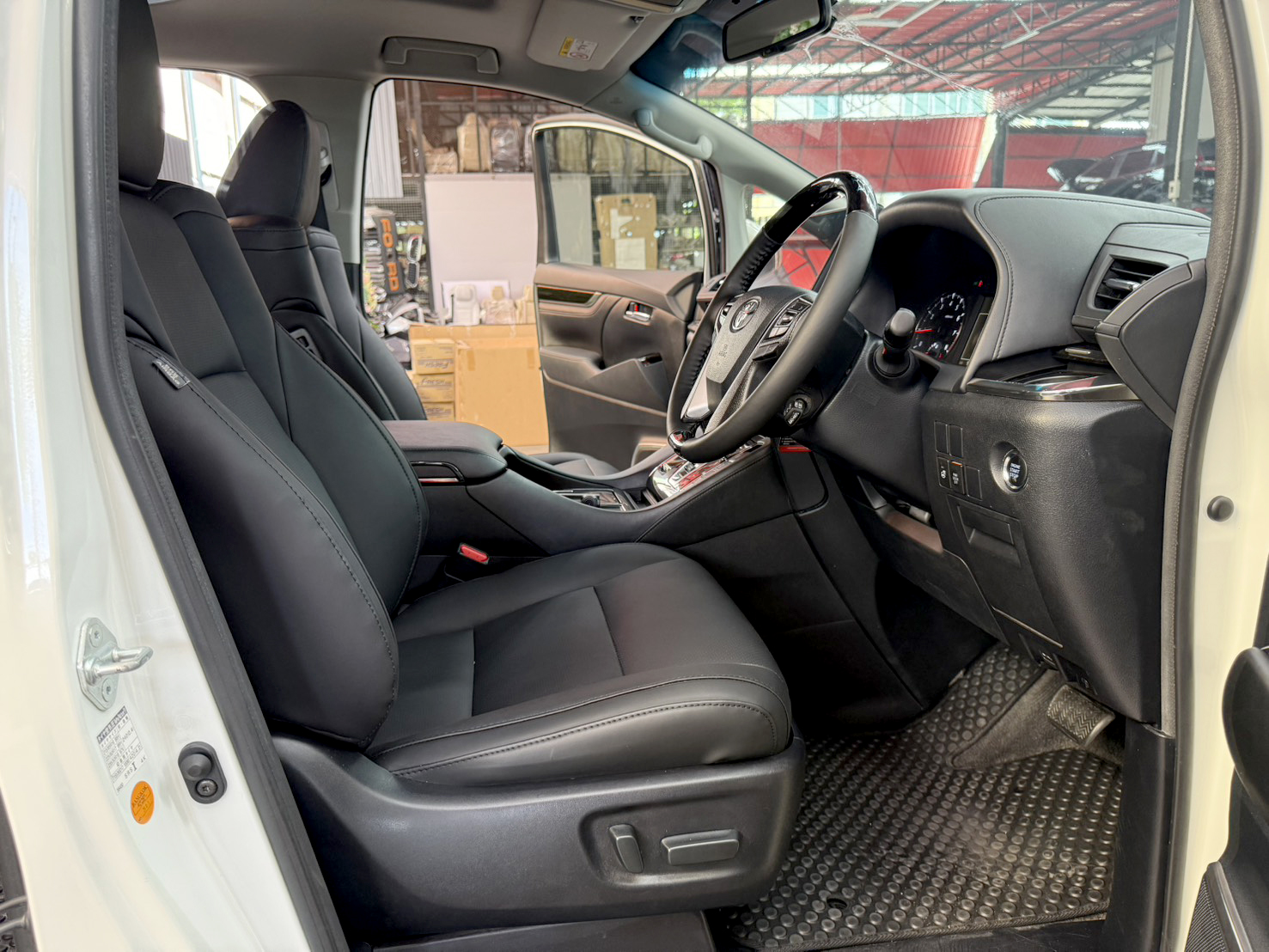 TOYOTA ALPHARD 2.5 SC PACKAGE 2017