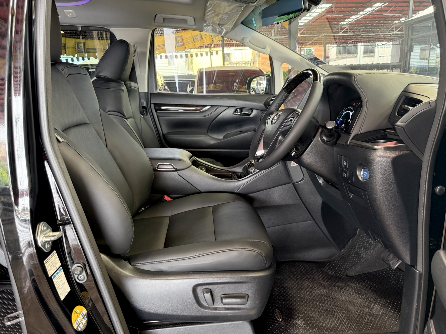 TOYOTA ALPHARD 2.5 HYBRID 2015
