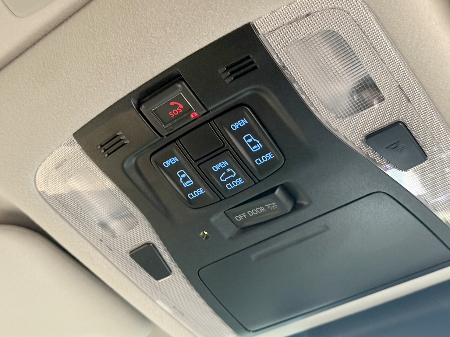 TOYOTA ALPHARD 2.5 HYBRID E-FOUR 2022