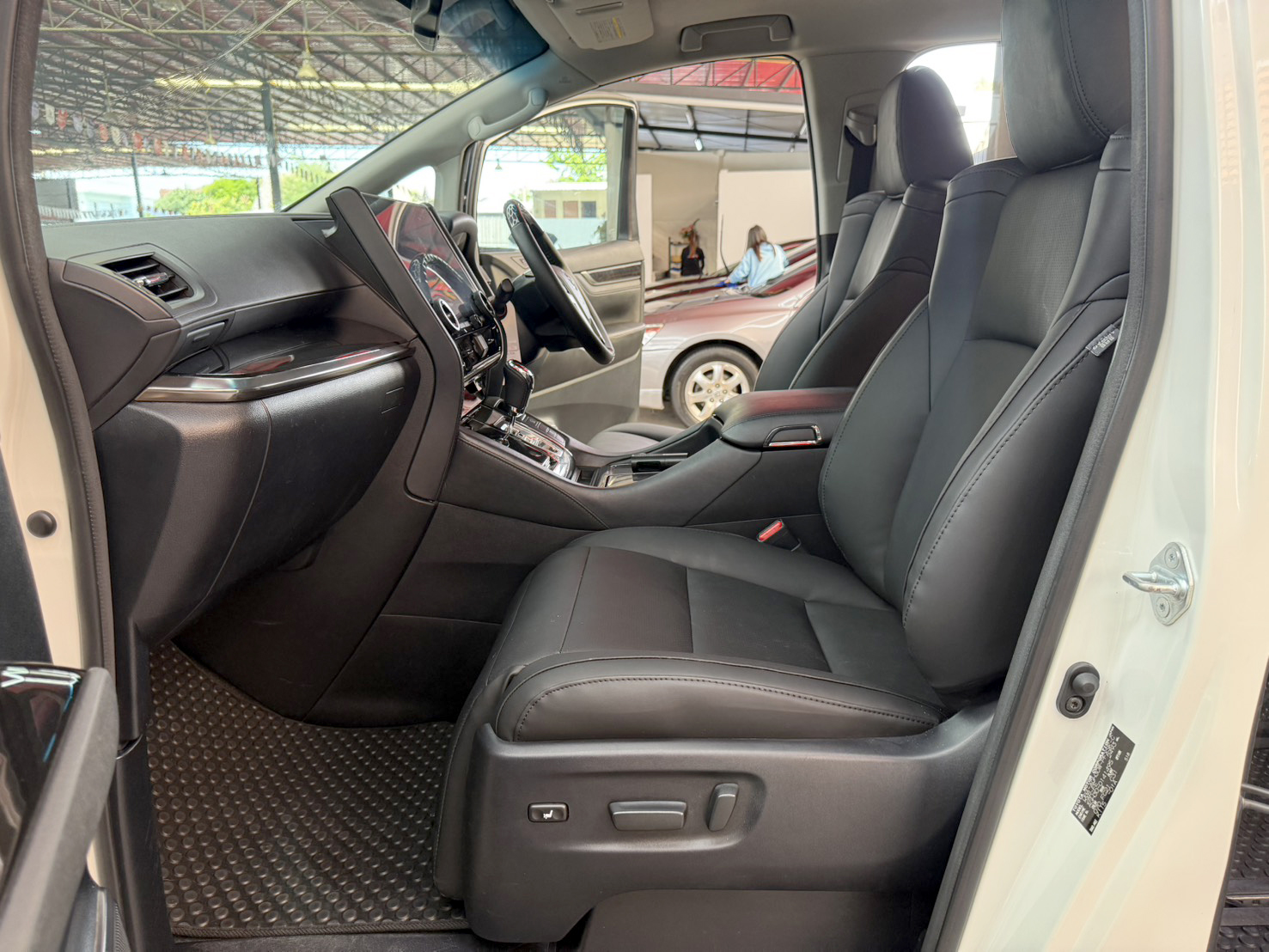 TOYOTA ALPHARD 2.5 SC PACKAGE 2017