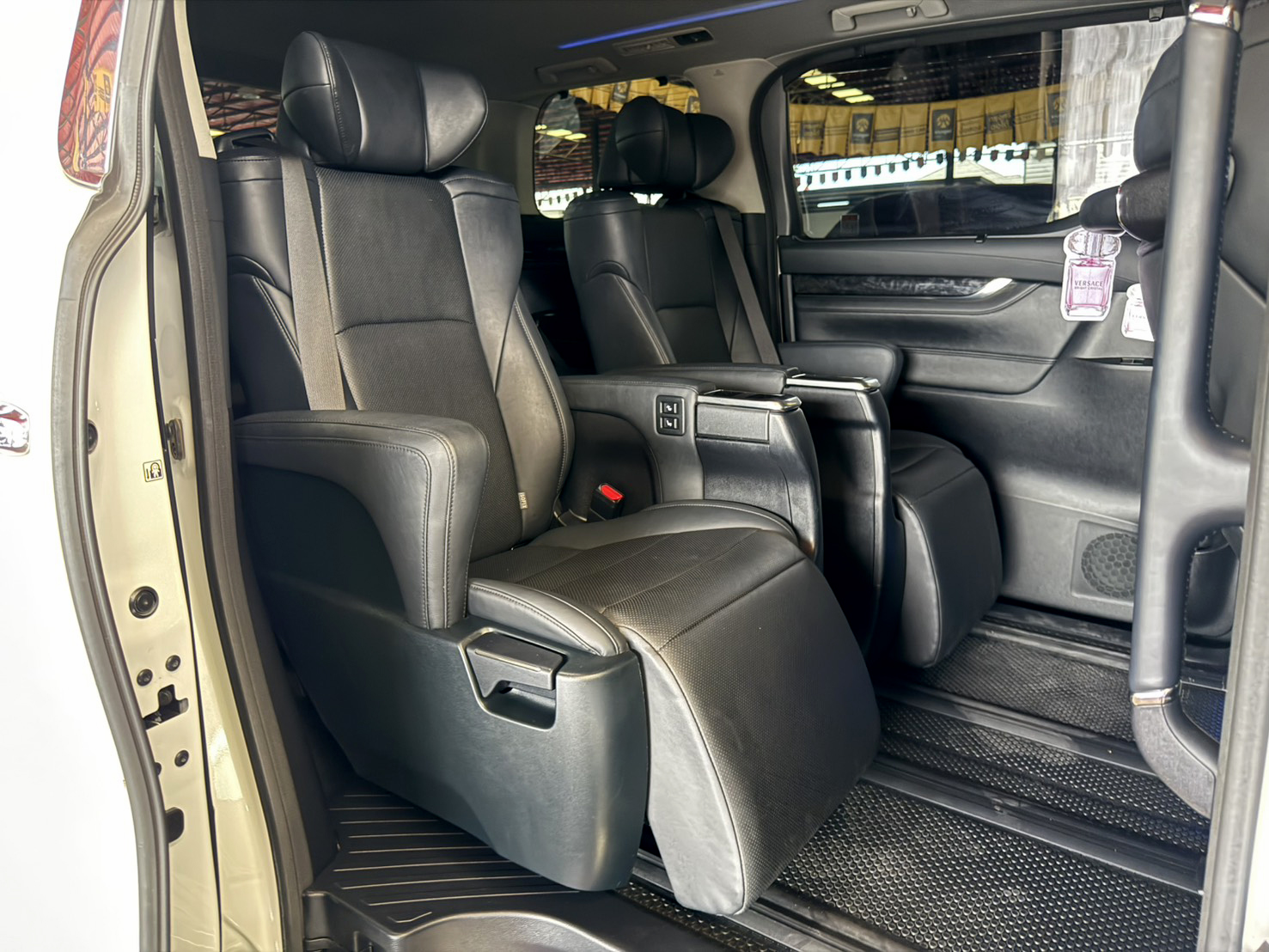 TOYOTA ALPHARD 2.5 SRC PACKAGE HYBRID 2024