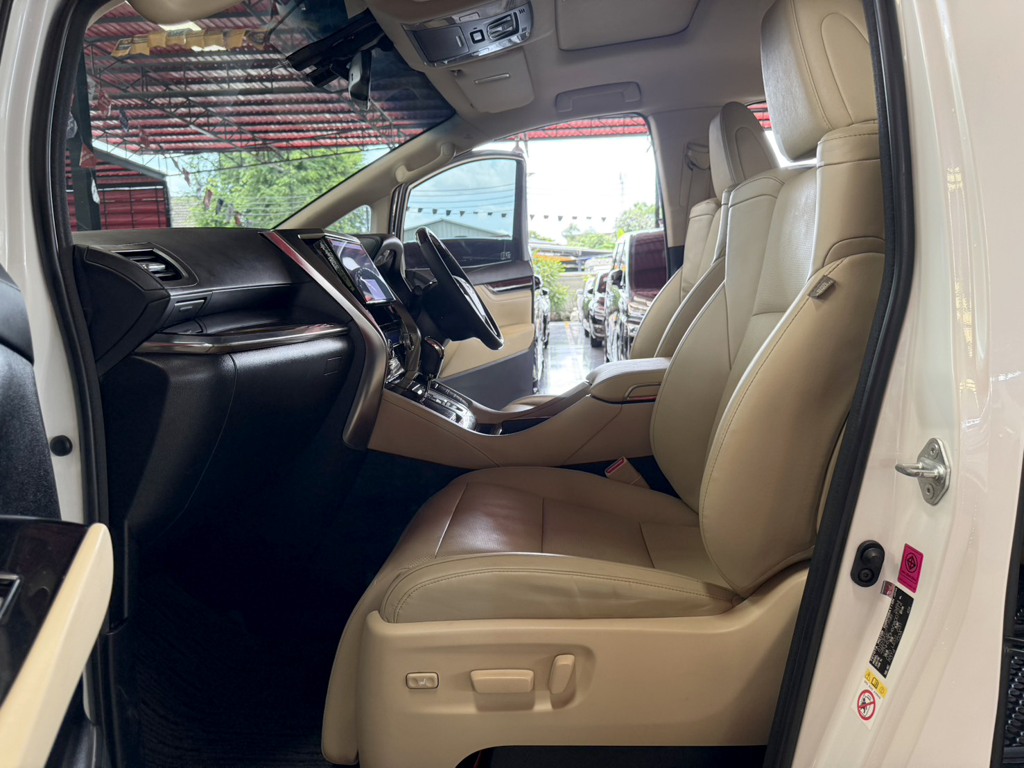 TOYOTA ALPHARD 2.5 HYBRID E-FOUR 2018