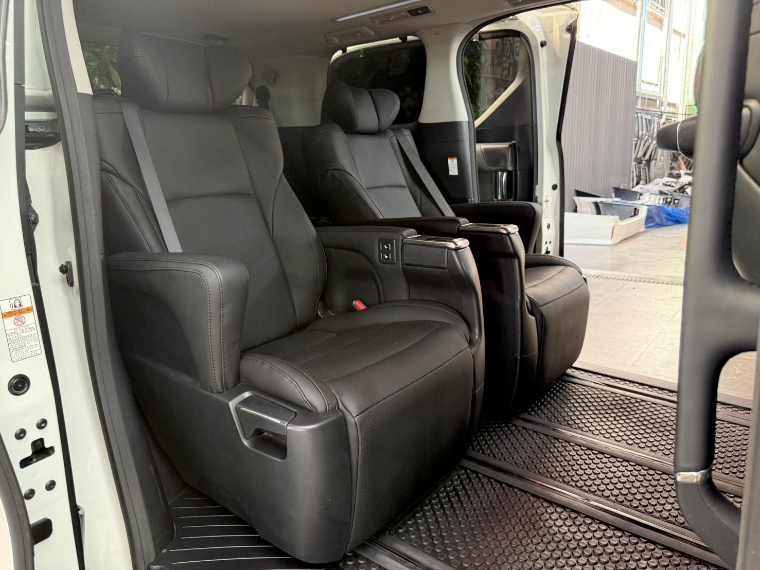 TOYOTA ALPHARD 2.5 SC PACKAGE 2017
