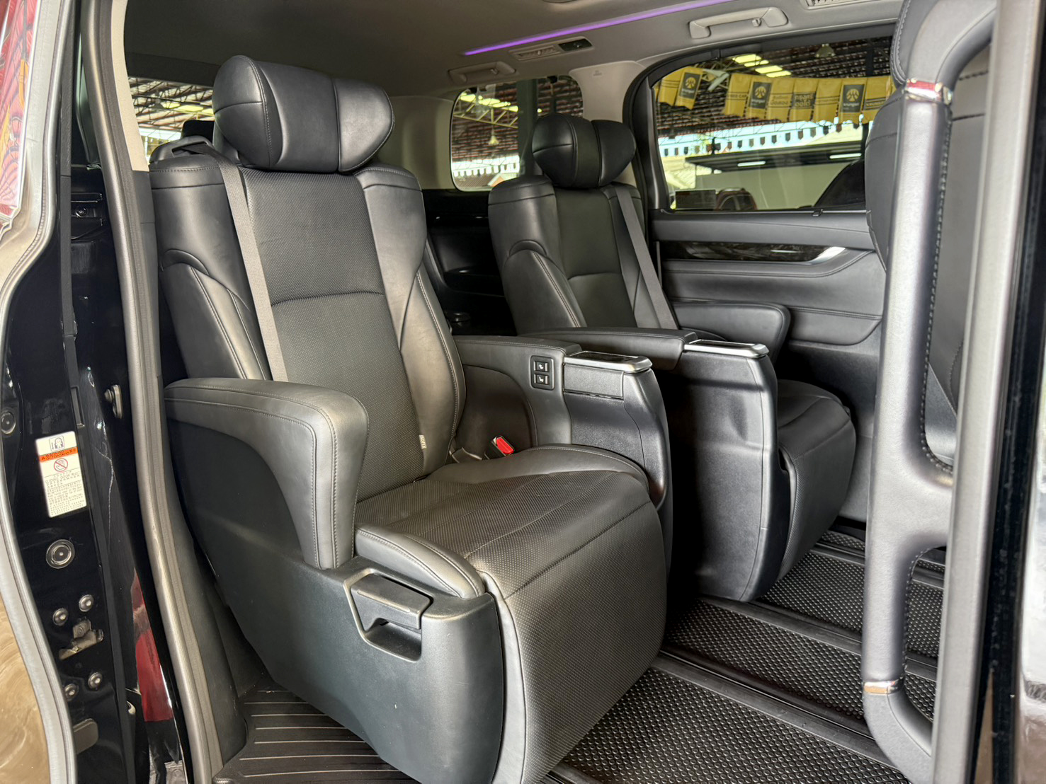 TOYOTA ALPHARD 2.5 HYBRID 2015