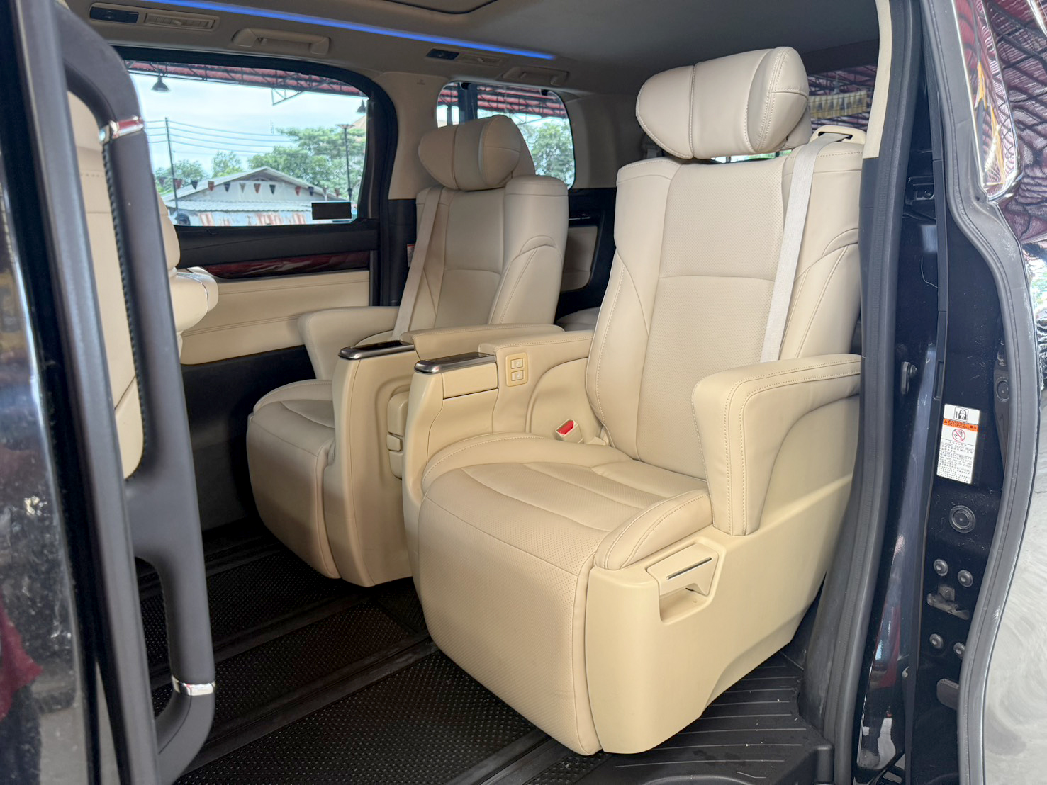 TOYOTA ALPHARD 2.5 HYBRID 2015
