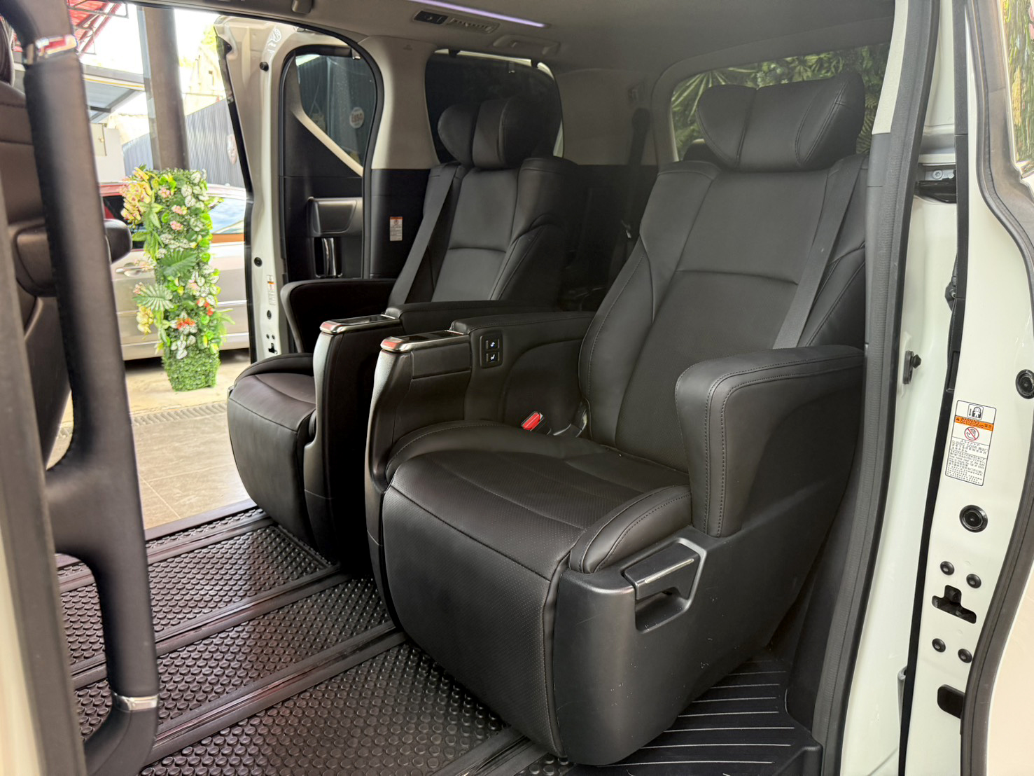 TOYOTA ALPHARD 2.5 SC PACKAGE 2017