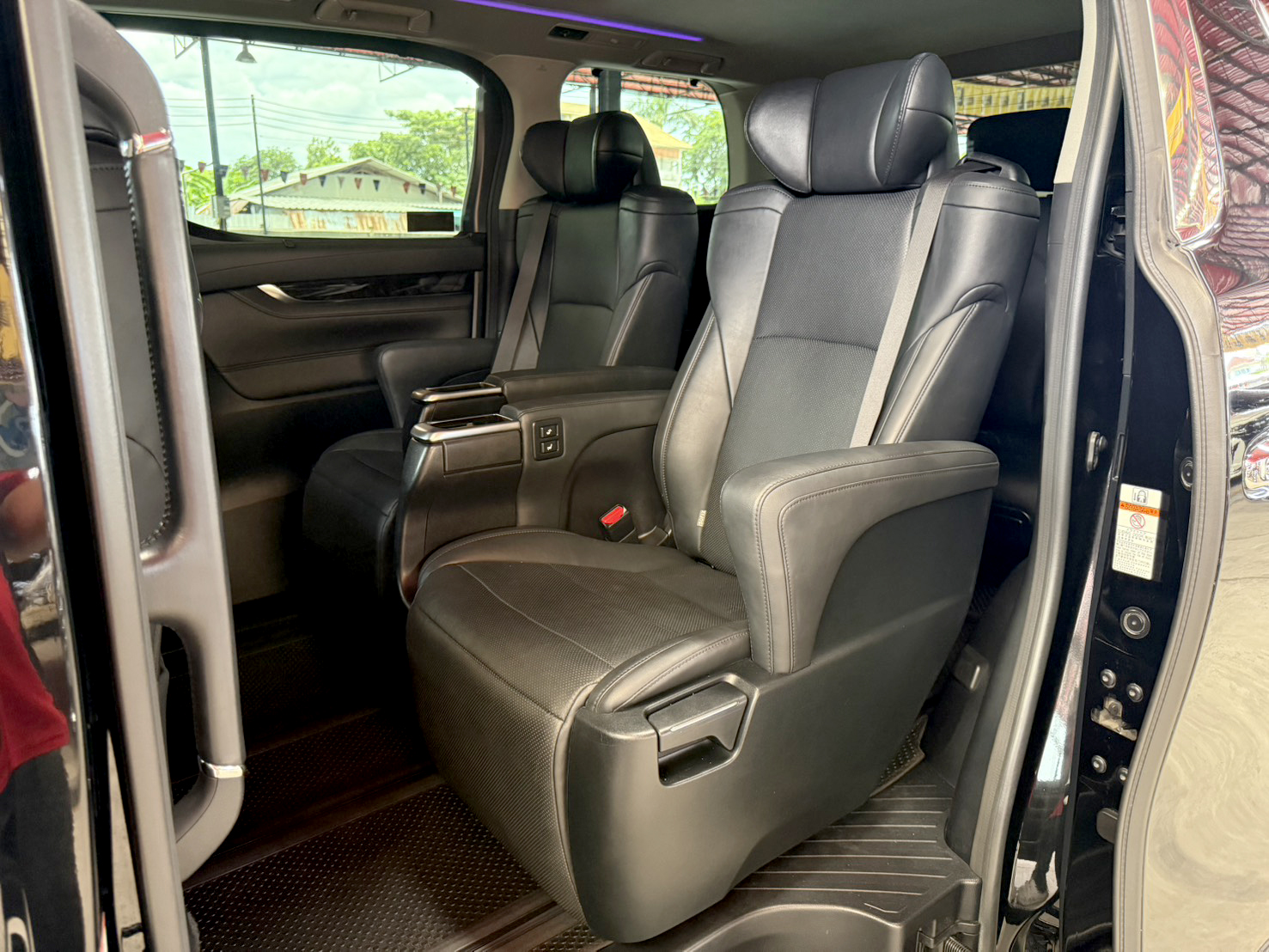 TOYOTA ALPHARD 2.5 HYBRID 2015