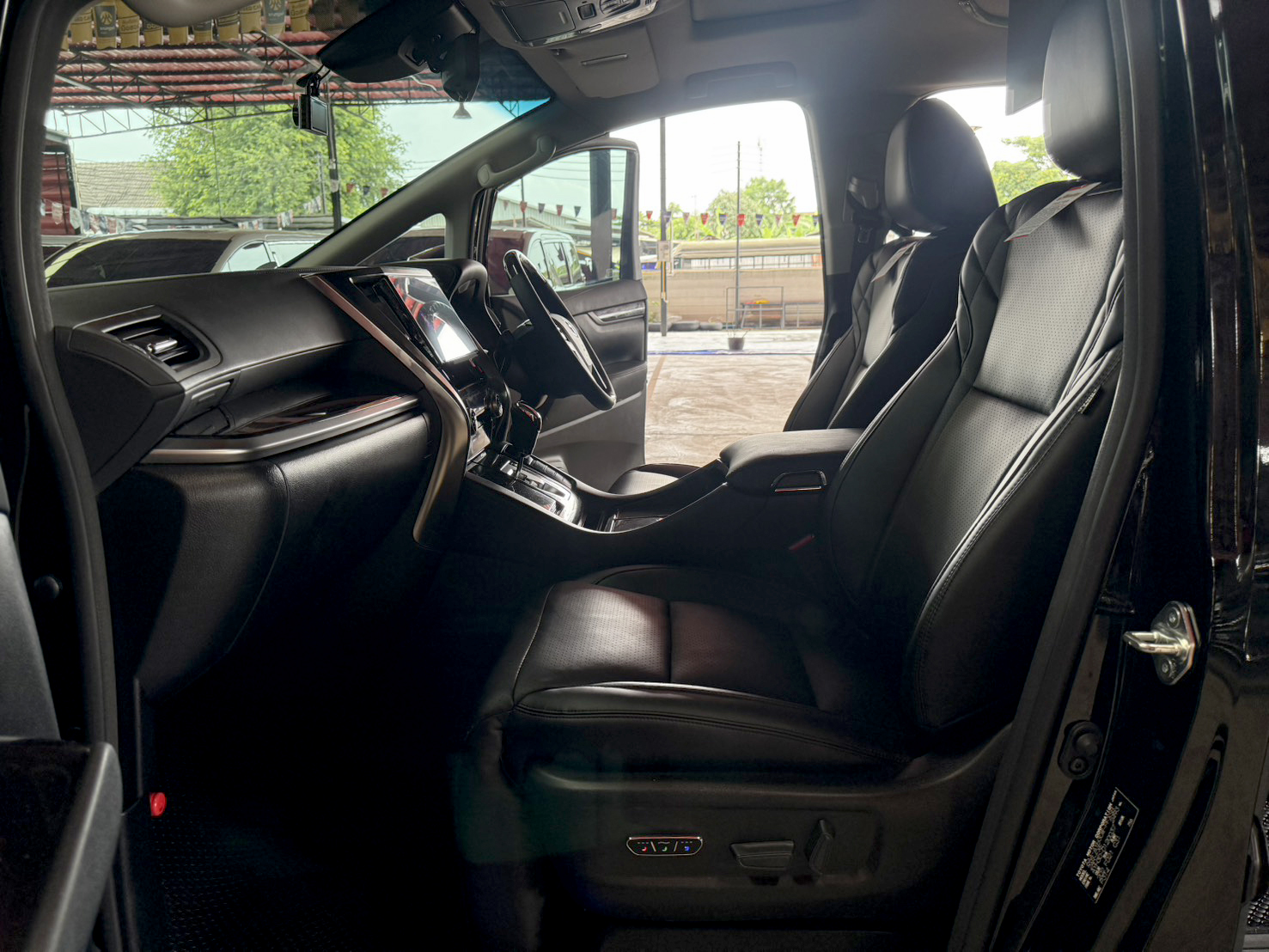 TOYOTA ALPHARD 2.5 HYBRID E-FOUR 2022