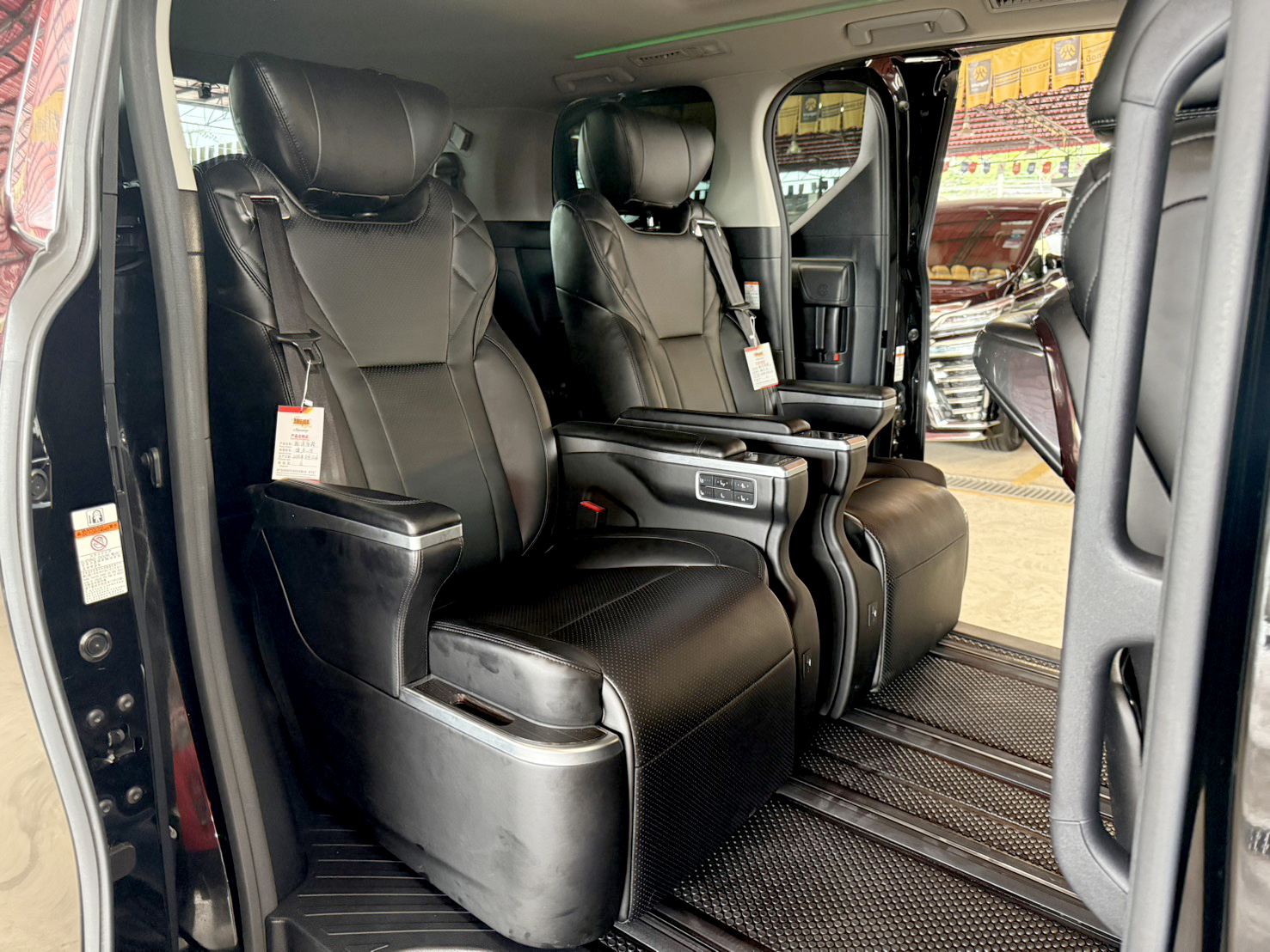 TOYOTA ALPHARD 2.5 HYBRID E-FOUR 2022