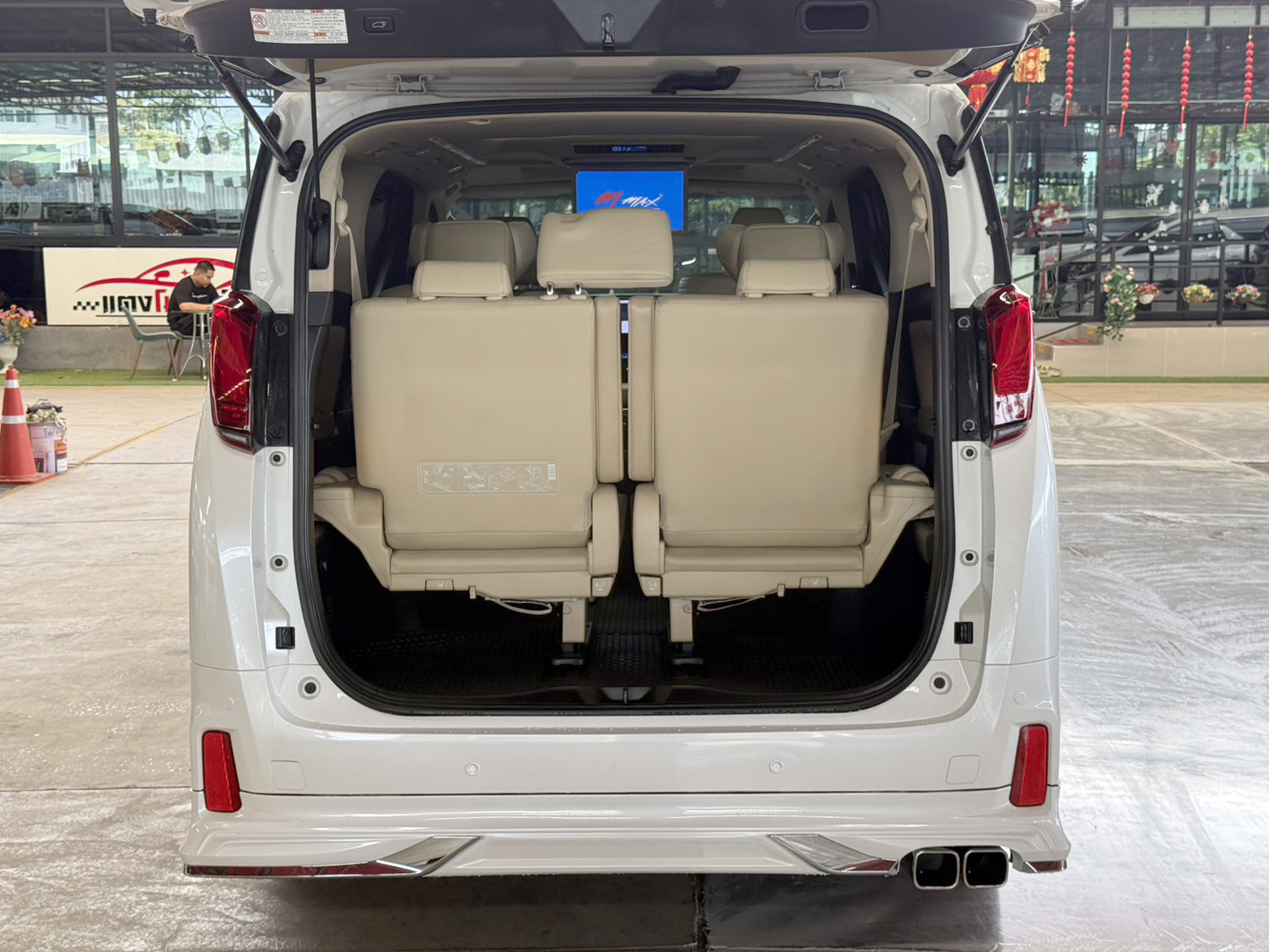 TOYOTA ALPHARD 2.5 HYBRID E-FOUR 2018