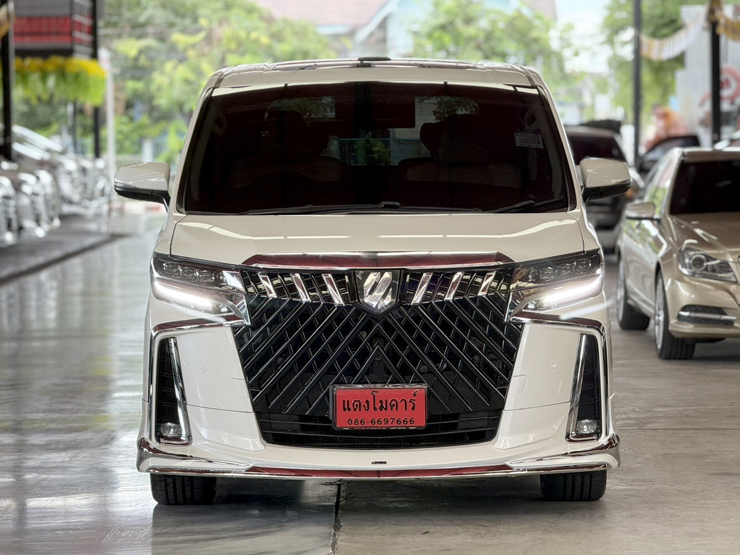 TOYOTA ALPHARD 2.5 HYBRID E-FOUR 2018