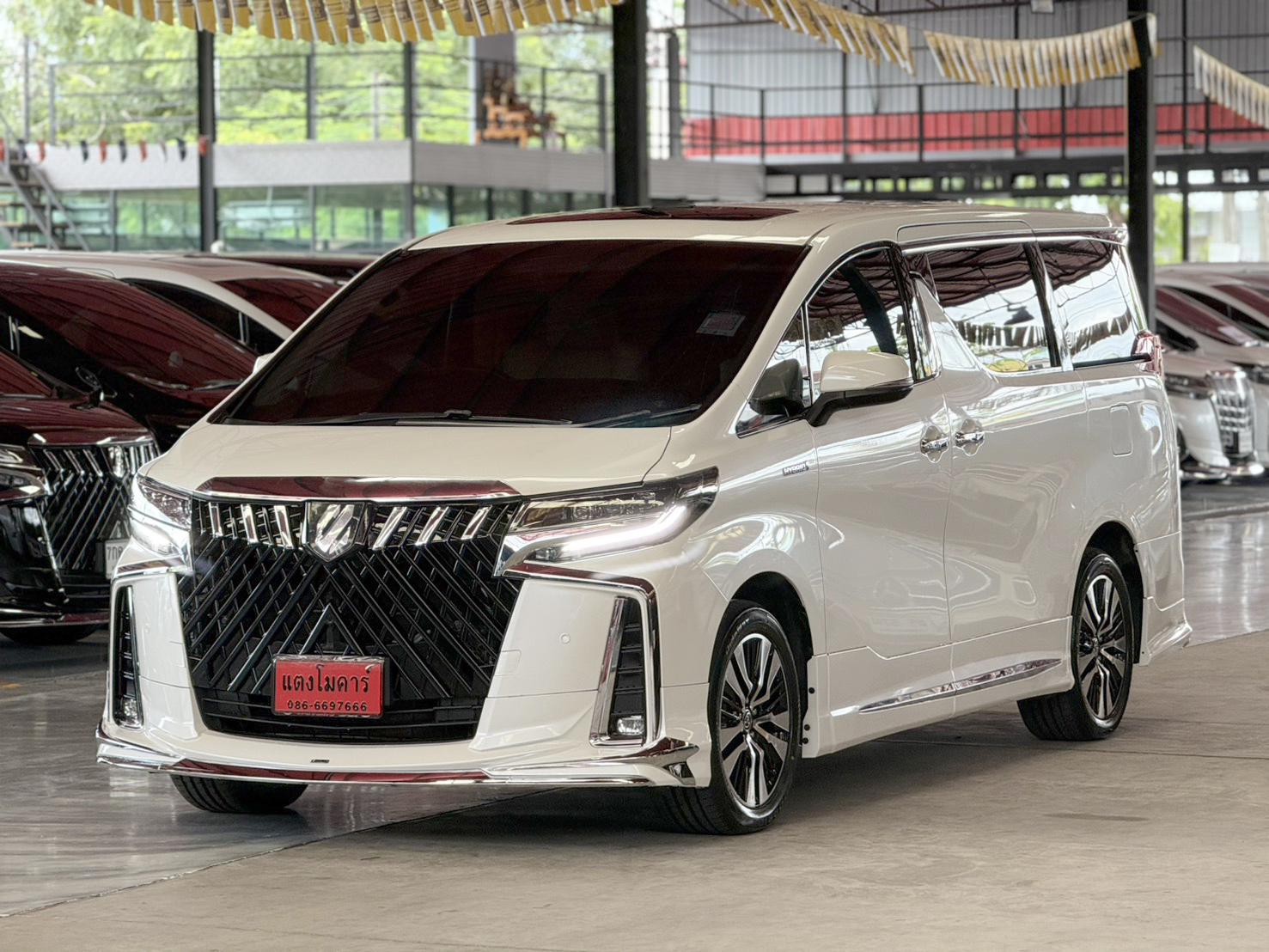 TOYOTA ALPHARD 2.5 HYBRID E-FOUR 2018