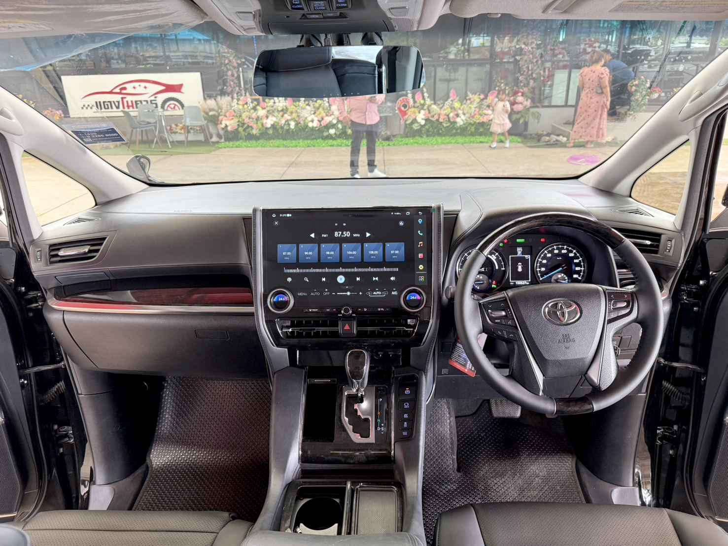 TOYOTA ALPHARD 2.5 HYBRID 2015