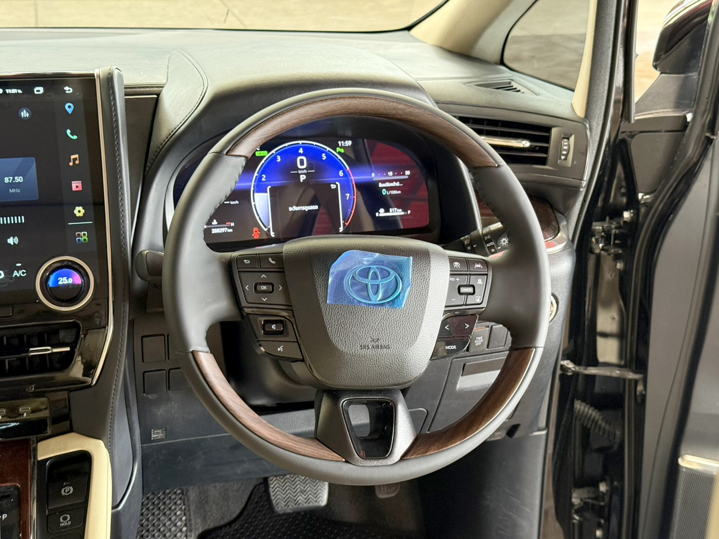 TOYOTA ALPHARD 2.5 HYBRID 2015