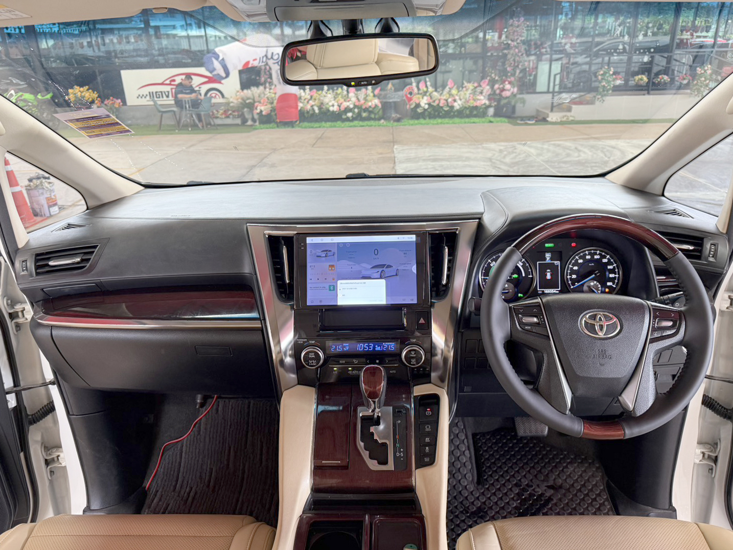 TOYOTA ALPHARD 2.5 HYBRID E-FOUR 2018
