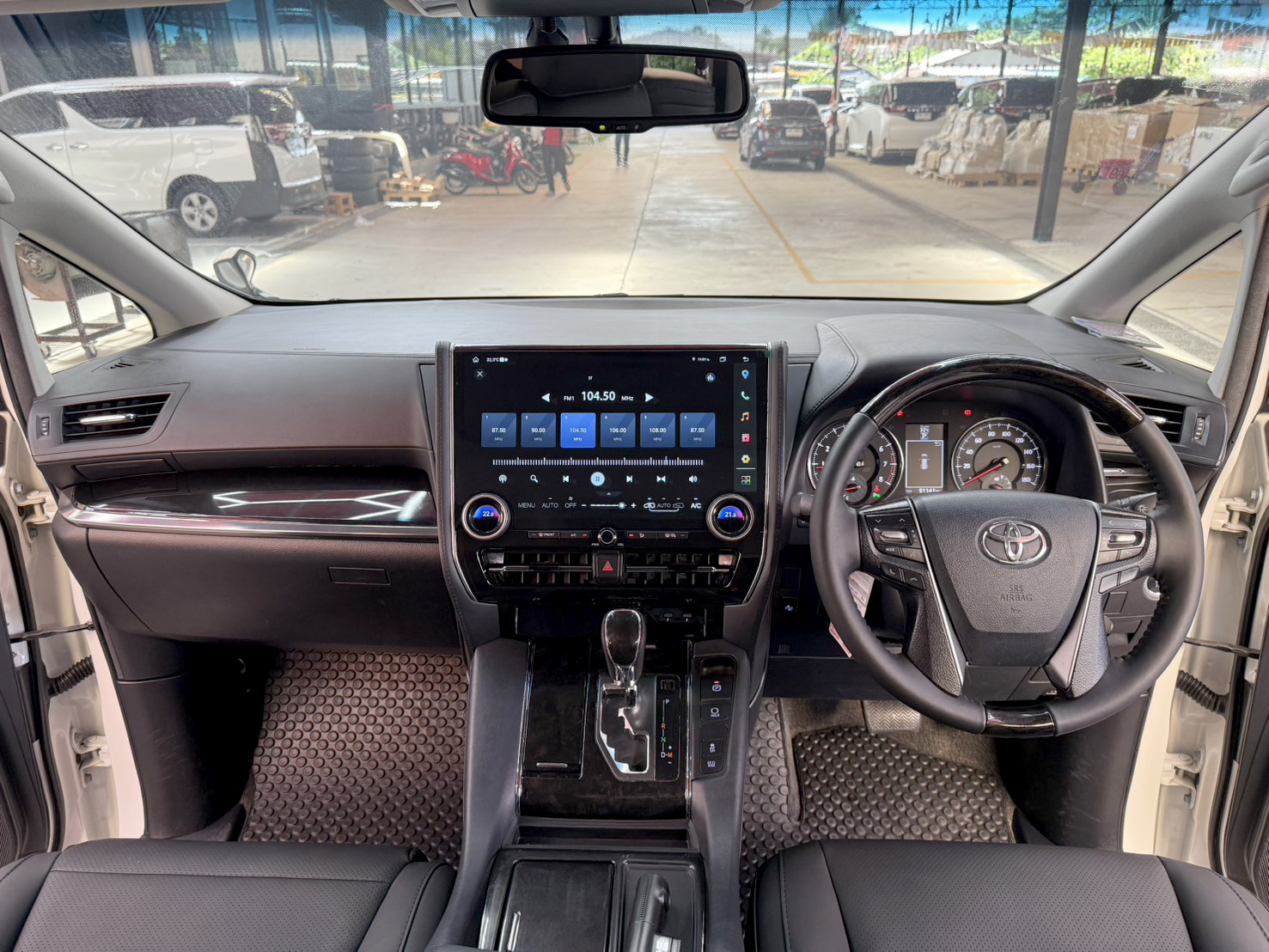 TOYOTA ALPHARD 2.5 SC PACKAGE 2017