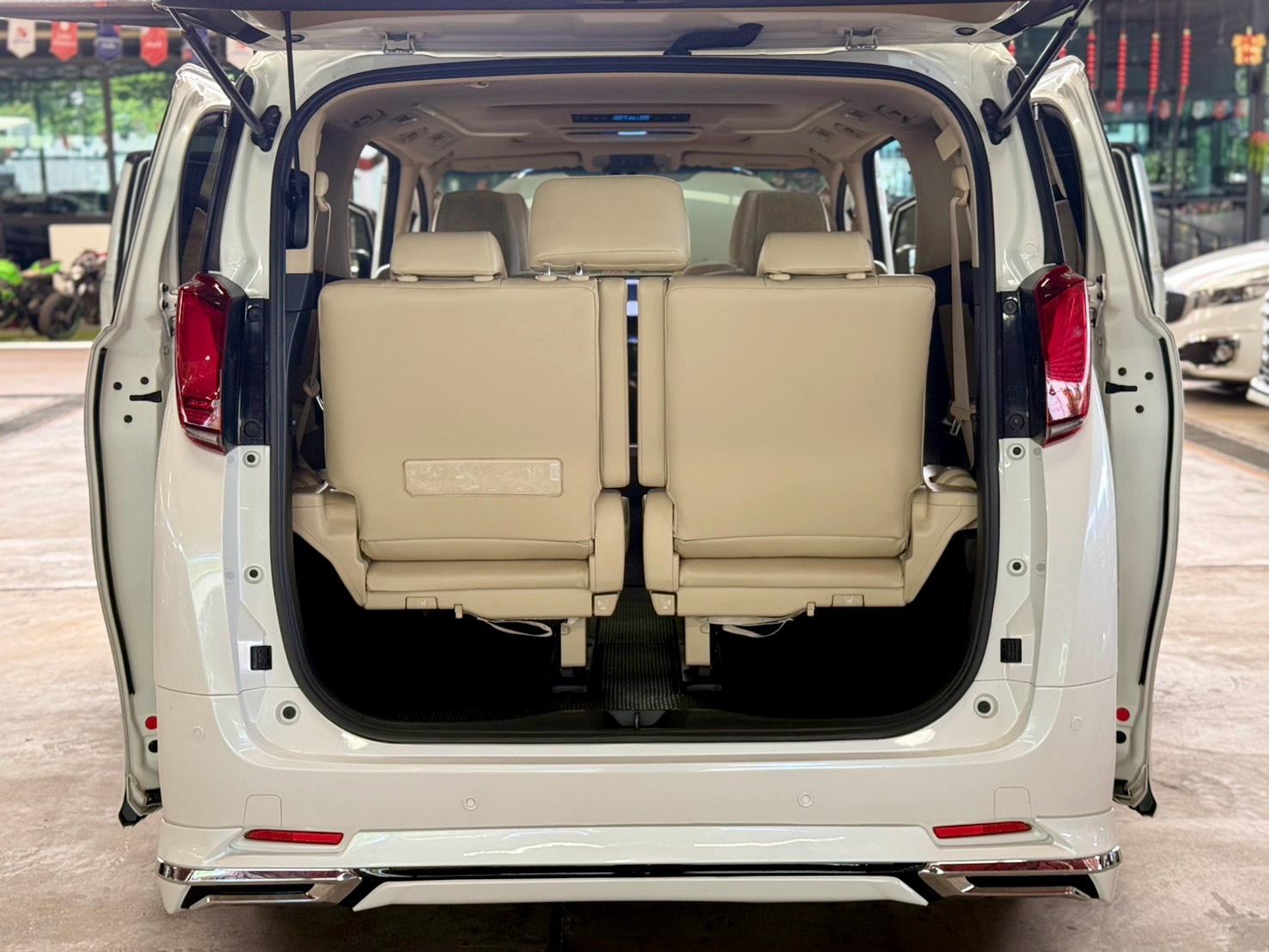 TOYOTA ALPHARD 2.5 G 2017
