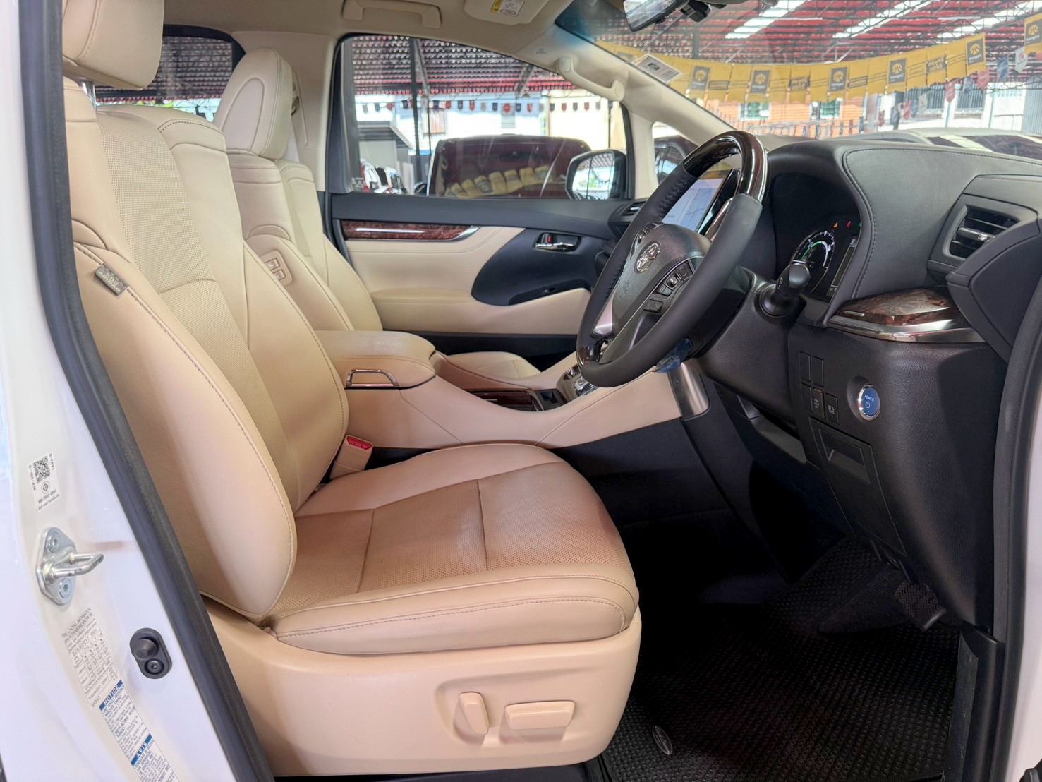 TOYOTA ALPHARD 2.5 HYBRID E-FOUR 2021