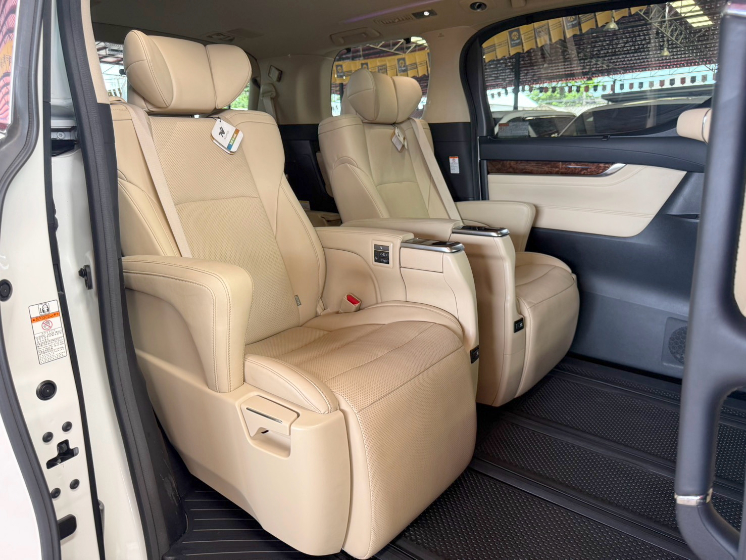 TOYOTA ALPHARD 2.5 HYBRID E-FOUR 2021