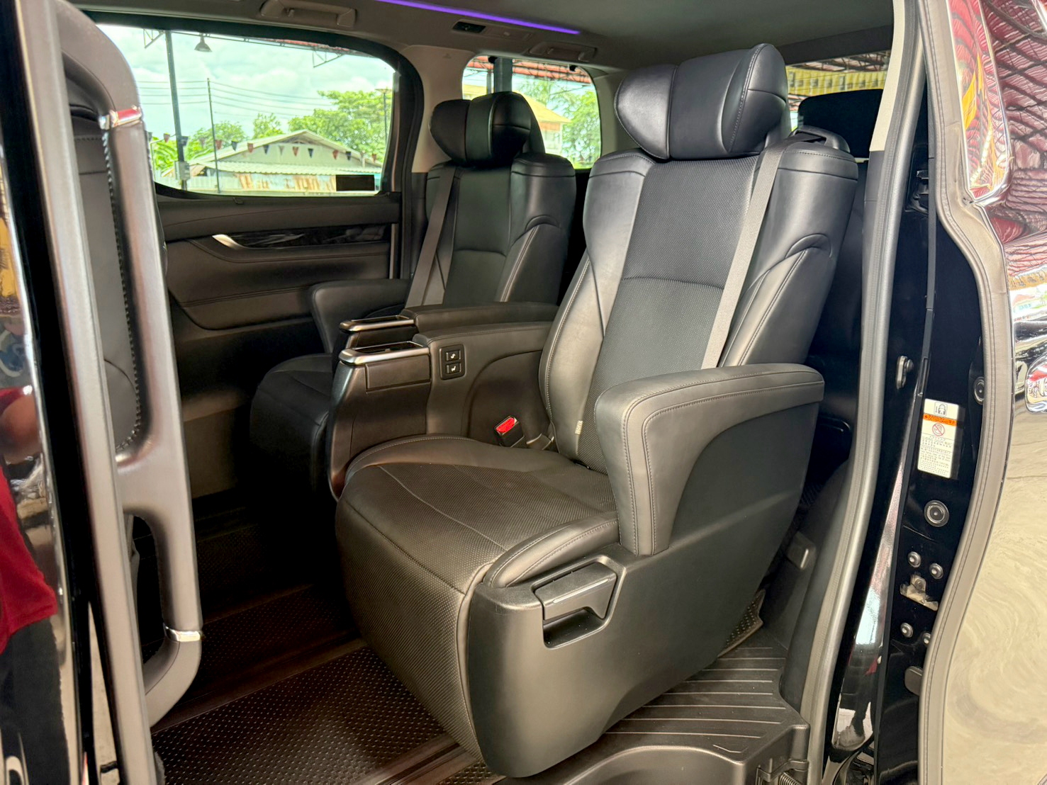 TOYOTA ALPHARD 2.5 HYBRID 2015