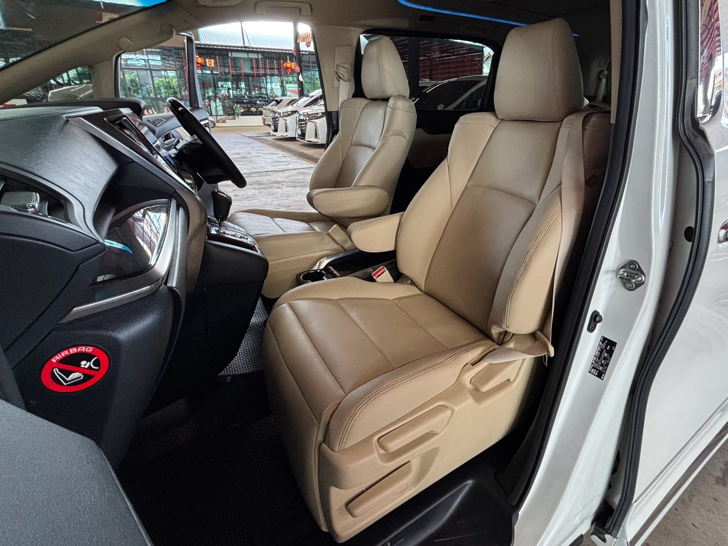 TOYOTA ALPHARD 2.5 G 2017