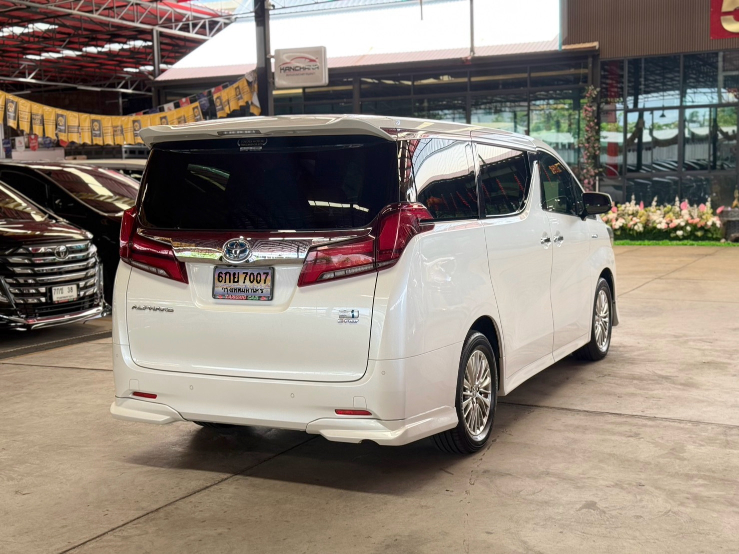 TOYOTA ALPHARD 2.5 HYBRID E-FOUR 2021