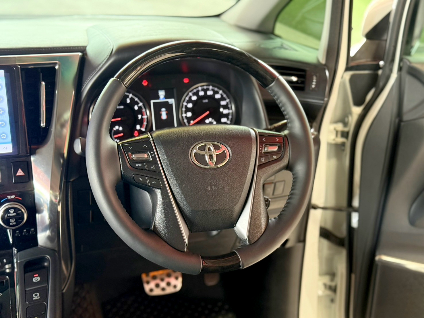 TOYOTA ALPHARD 2.5 SC PACKAGE 2018