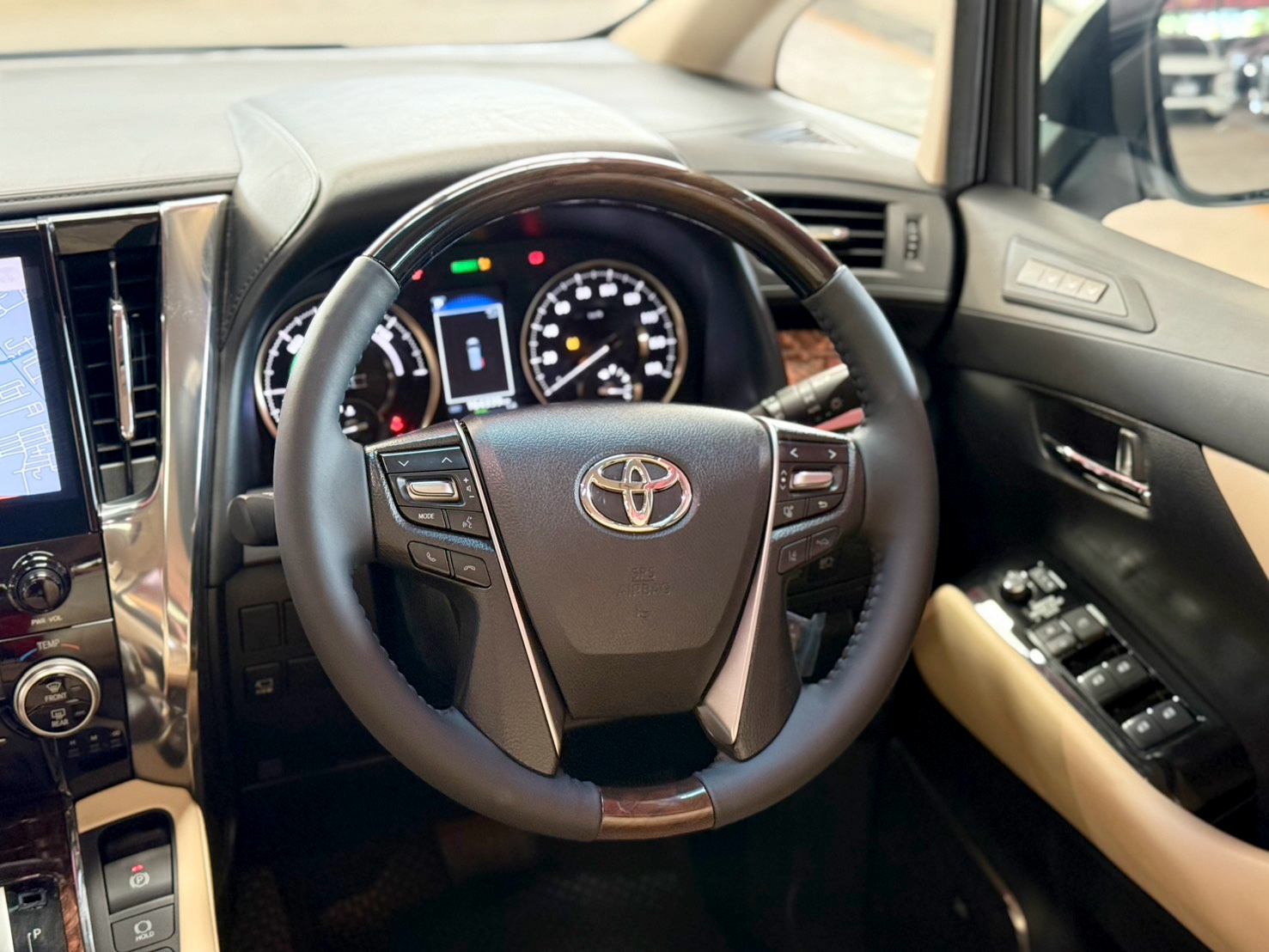 TOYOTA ALPHARD 2.5 HYBRID E-FOUR 2021