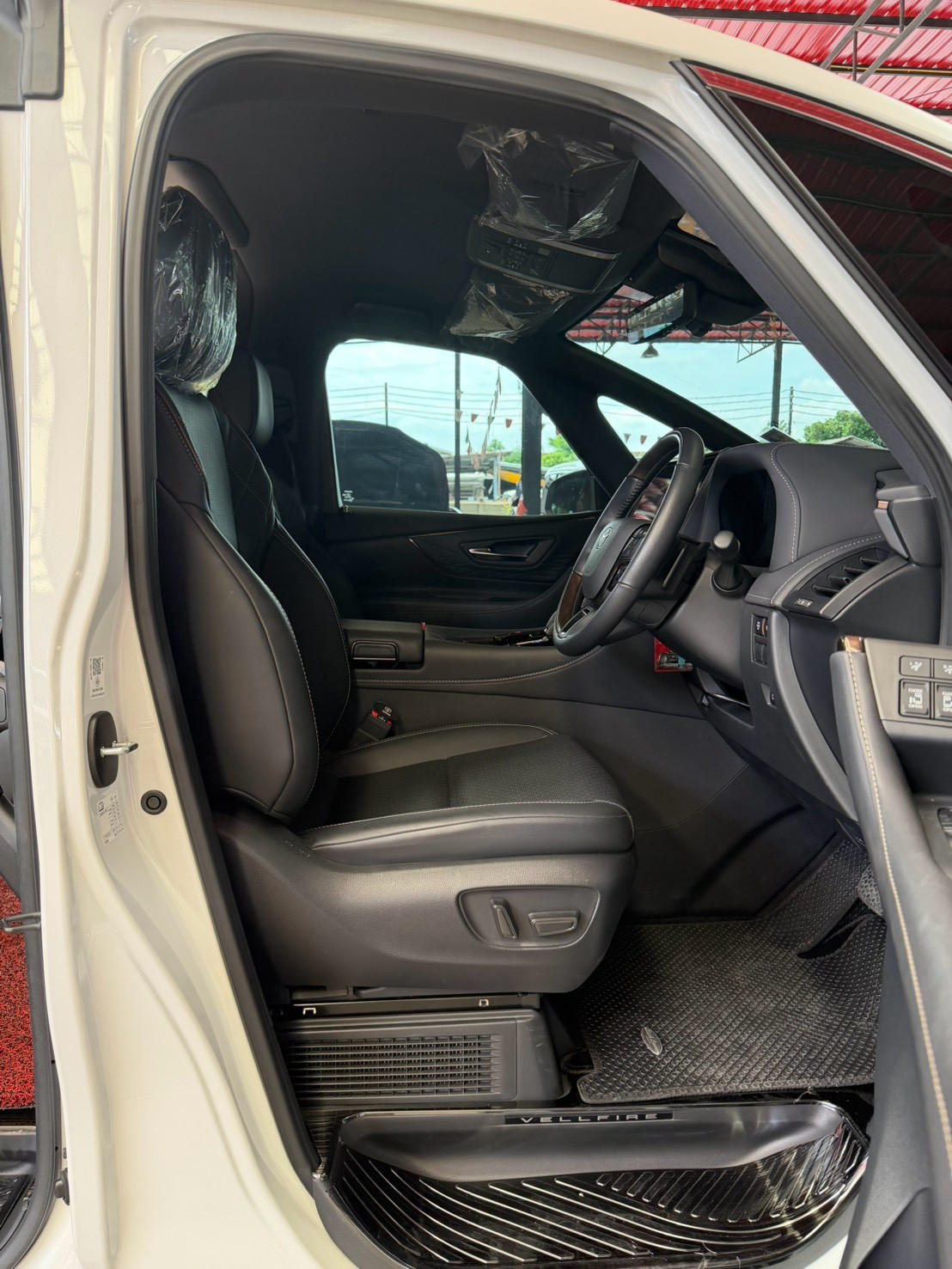 TOYOTA VELLFIRE 2.5 HEV E-FOUR 2025
