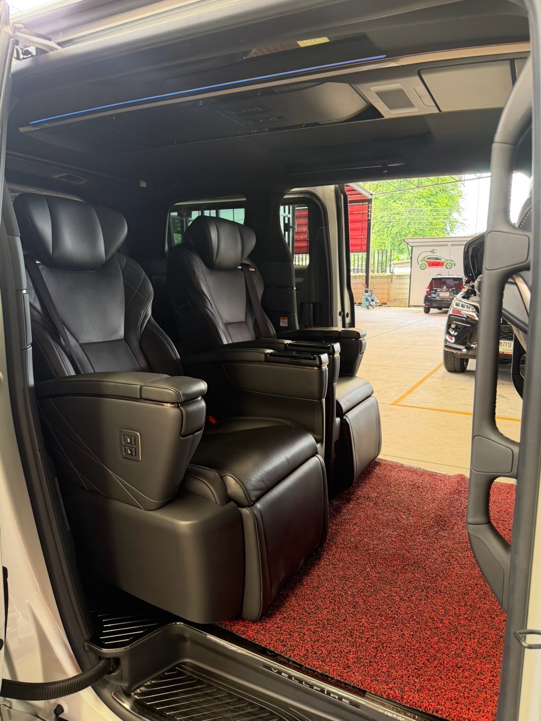 TOYOTA VELLFIRE 2.5 HEV E-FOUR 2025