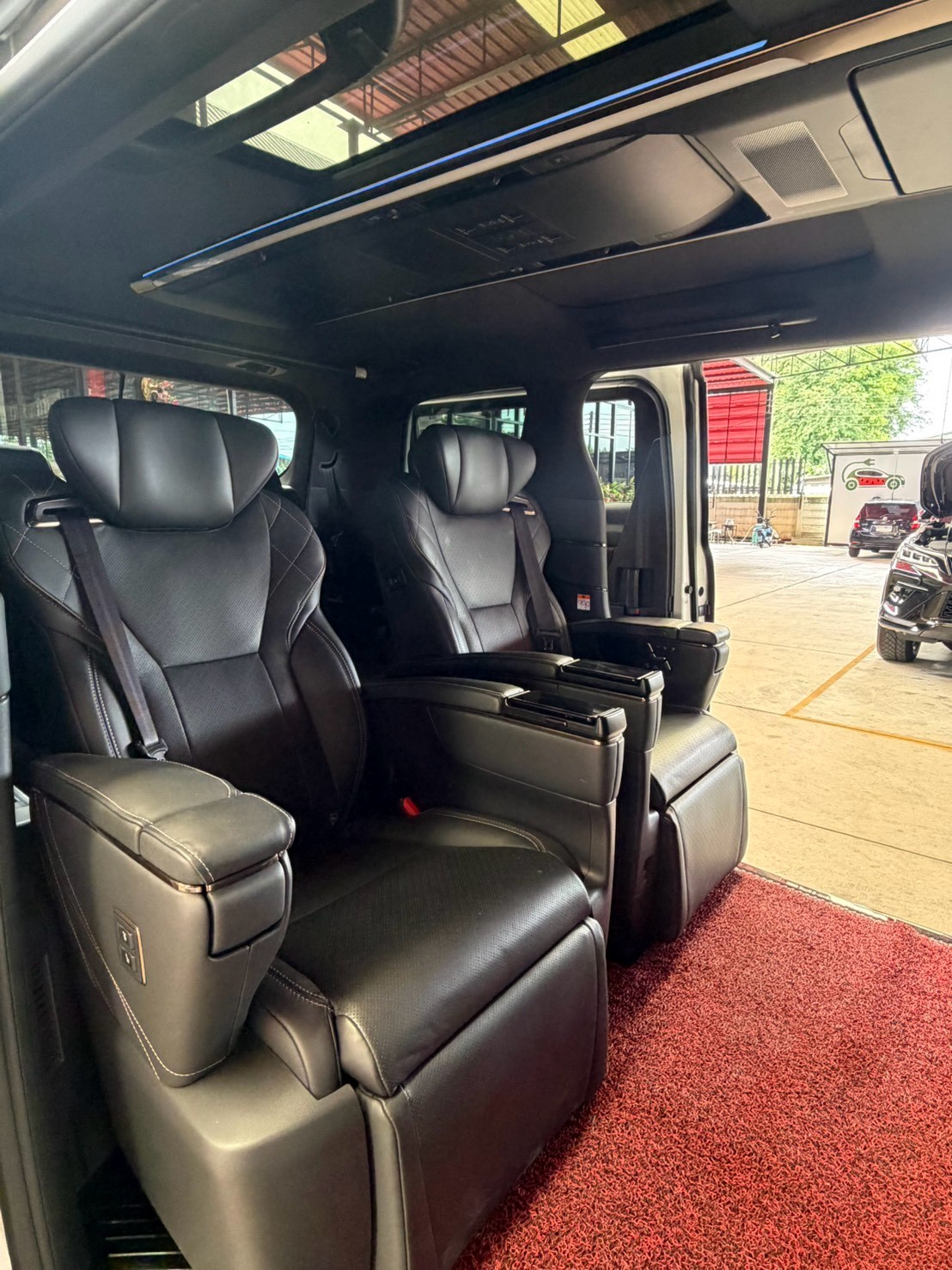 TOYOTA VELLFIRE 2.5 HEV E-FOUR 2025