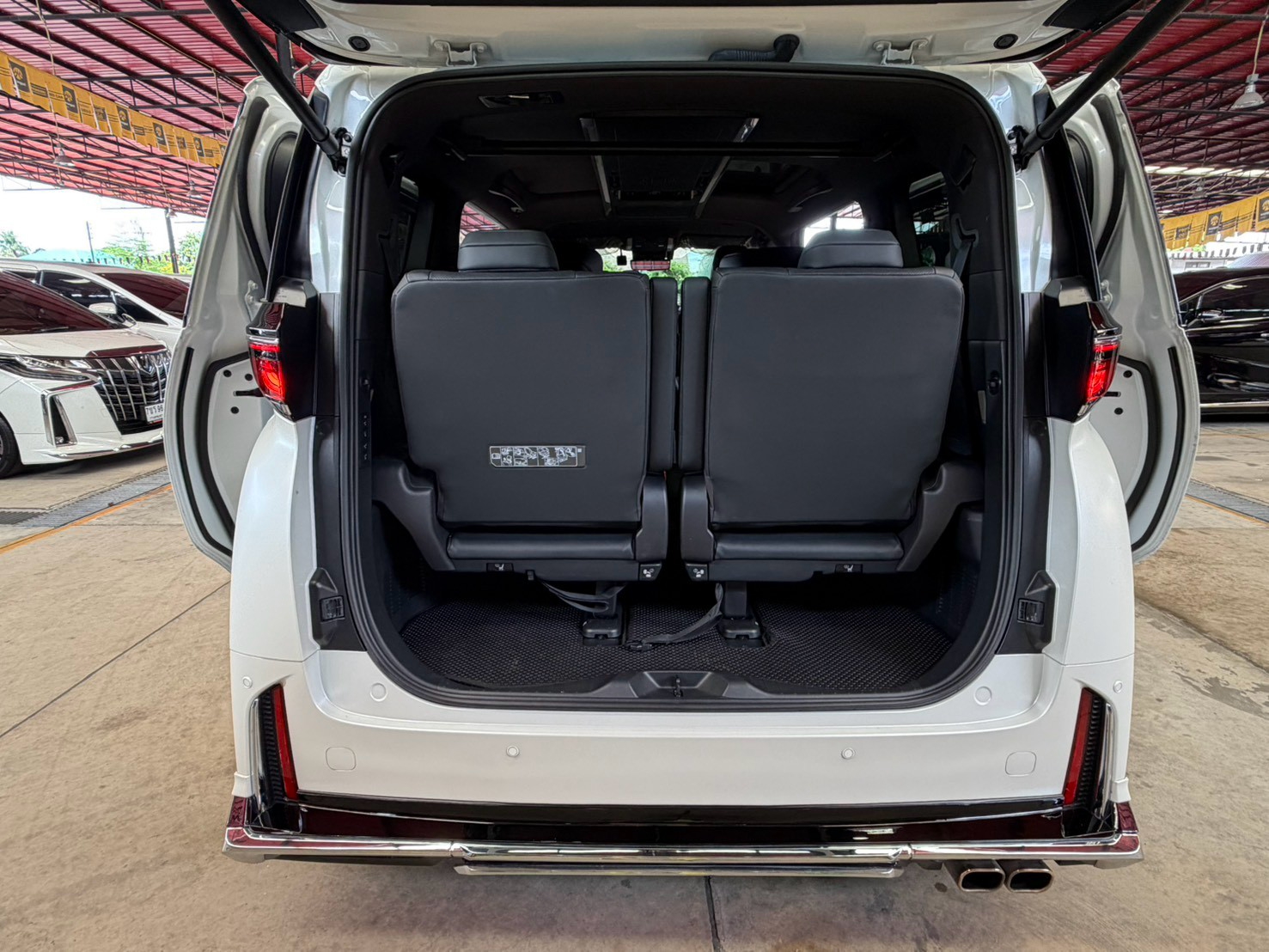 TOYOTA VELLFIRE 2.5 HEV E-FOUR 2025