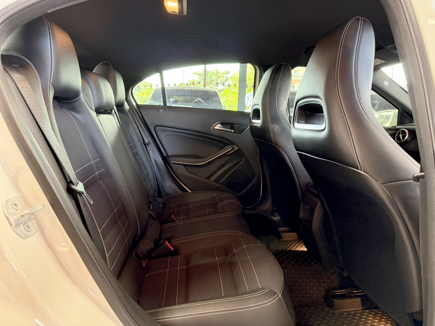 Mercedes benz A180 1.6  Urban  2014