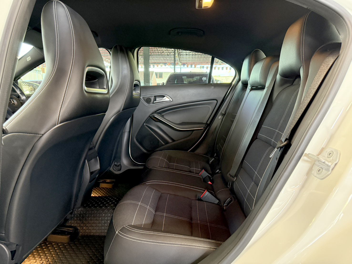 Mercedes benz A180 1.6  Urban  2014