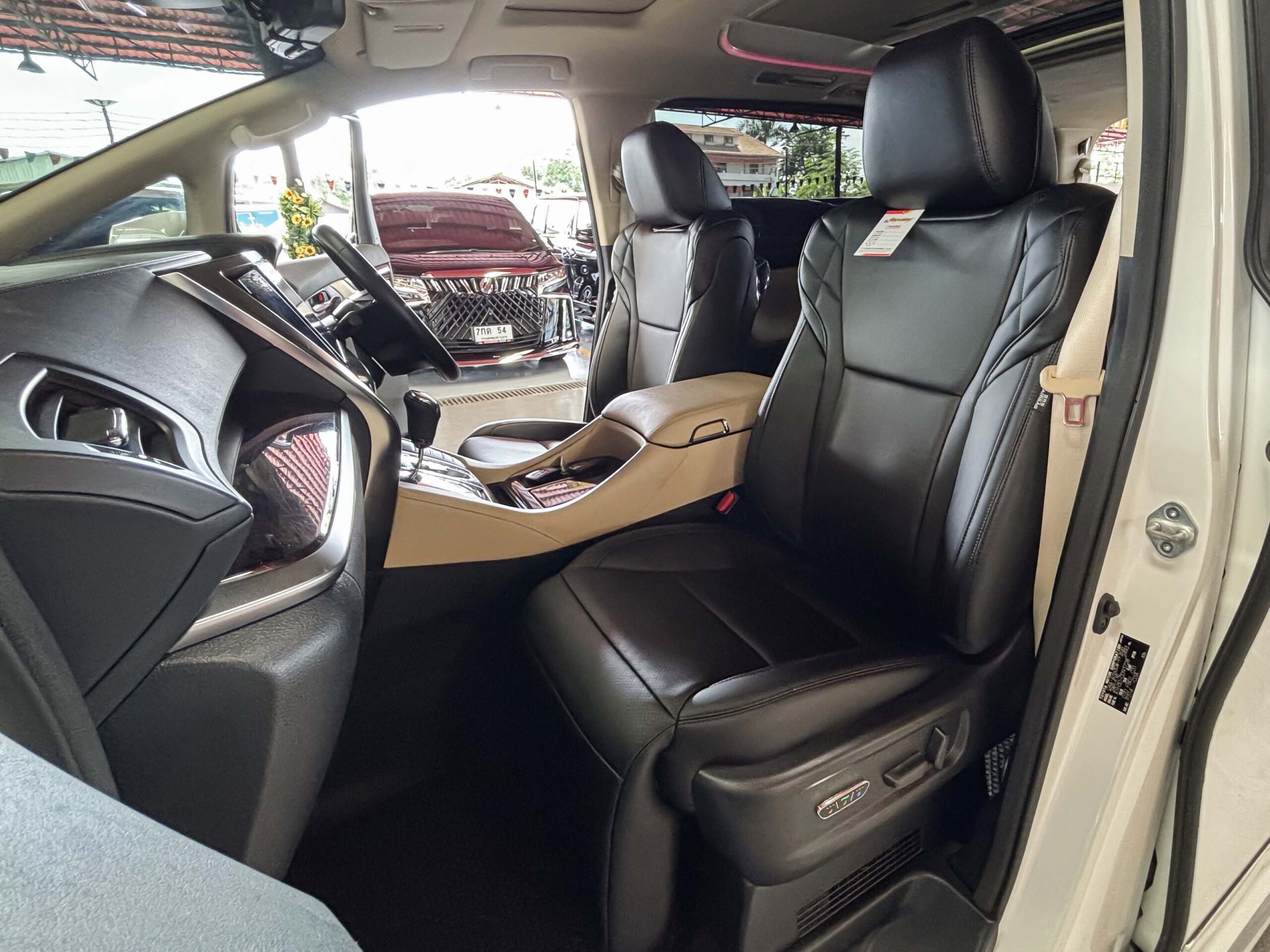 TOYOTA ALPHARD 2.5 HYBRID E-FOUR 2020