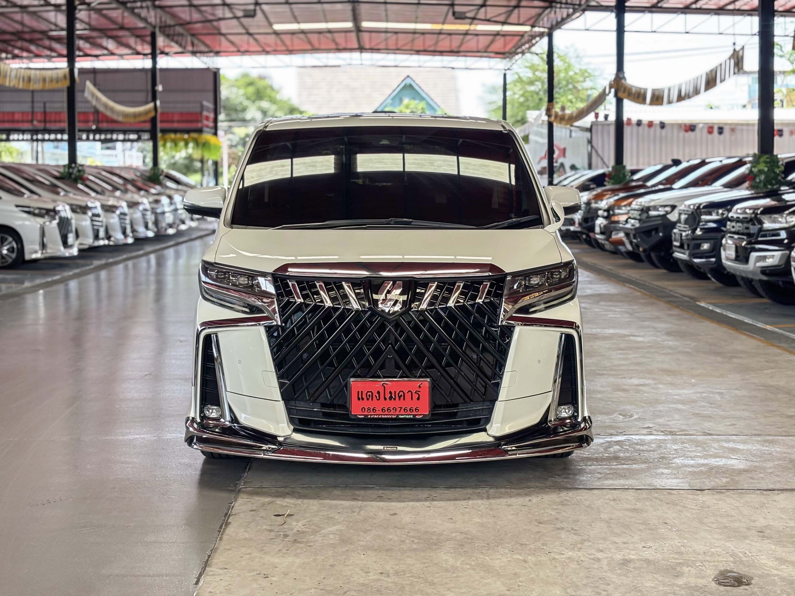 TOYOTA ALPHARD 2.5 HYBRID E-FOUR 2020