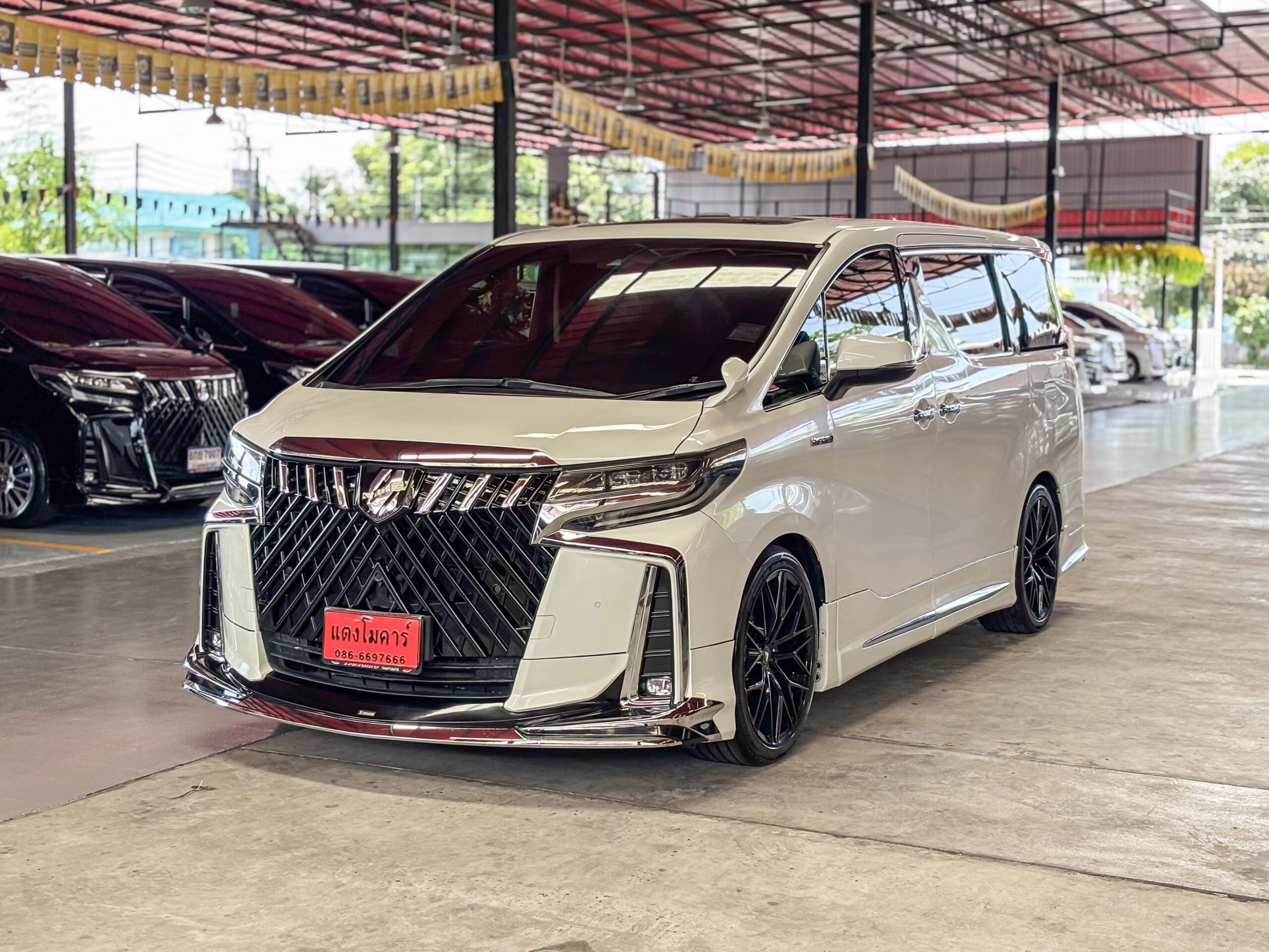 TOYOTA ALPHARD 2.5 HYBRID E-FOUR 2020