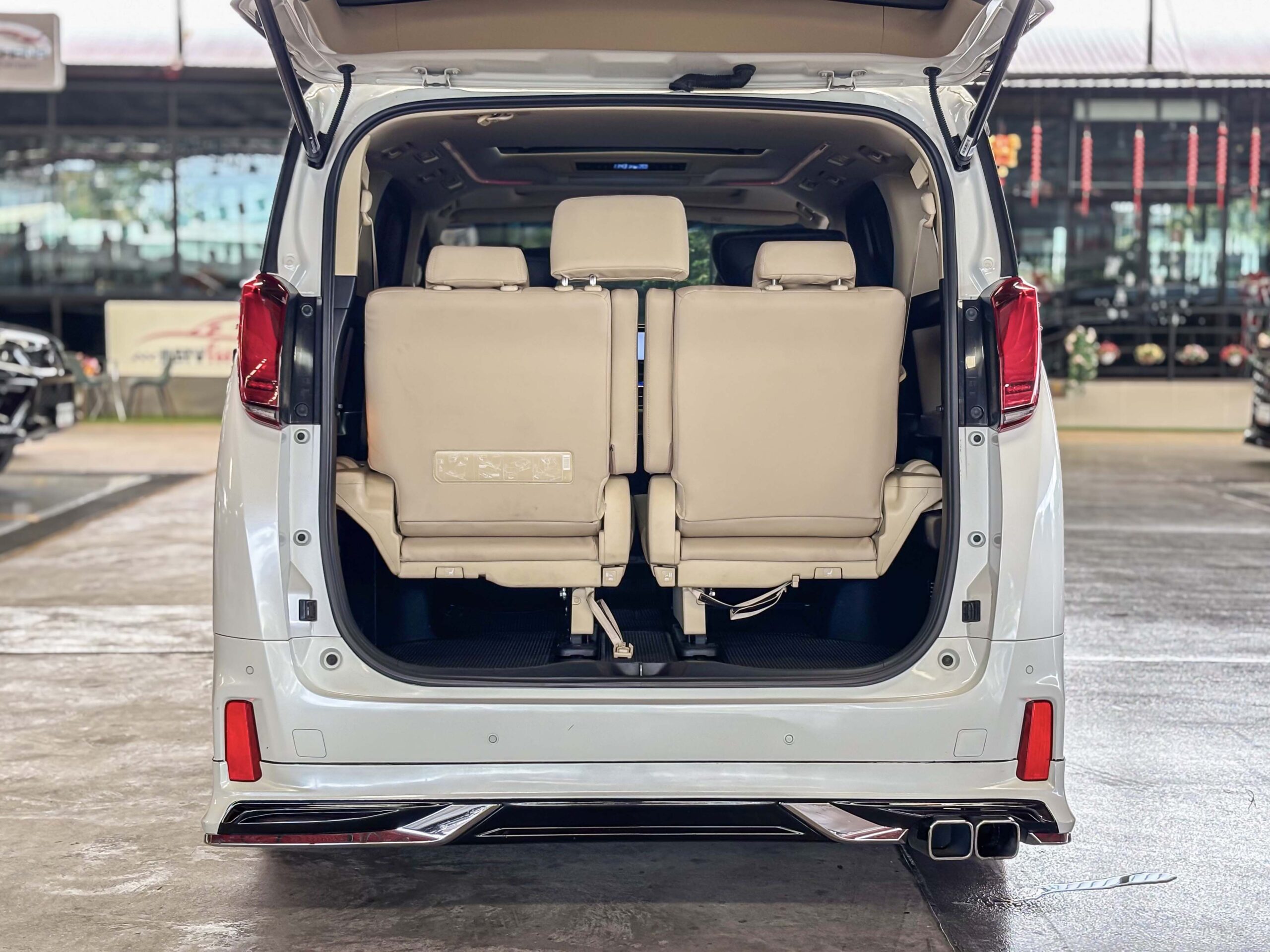 TOYOTA ALPHARD 2.5 HYBRID E-FOUR 2020