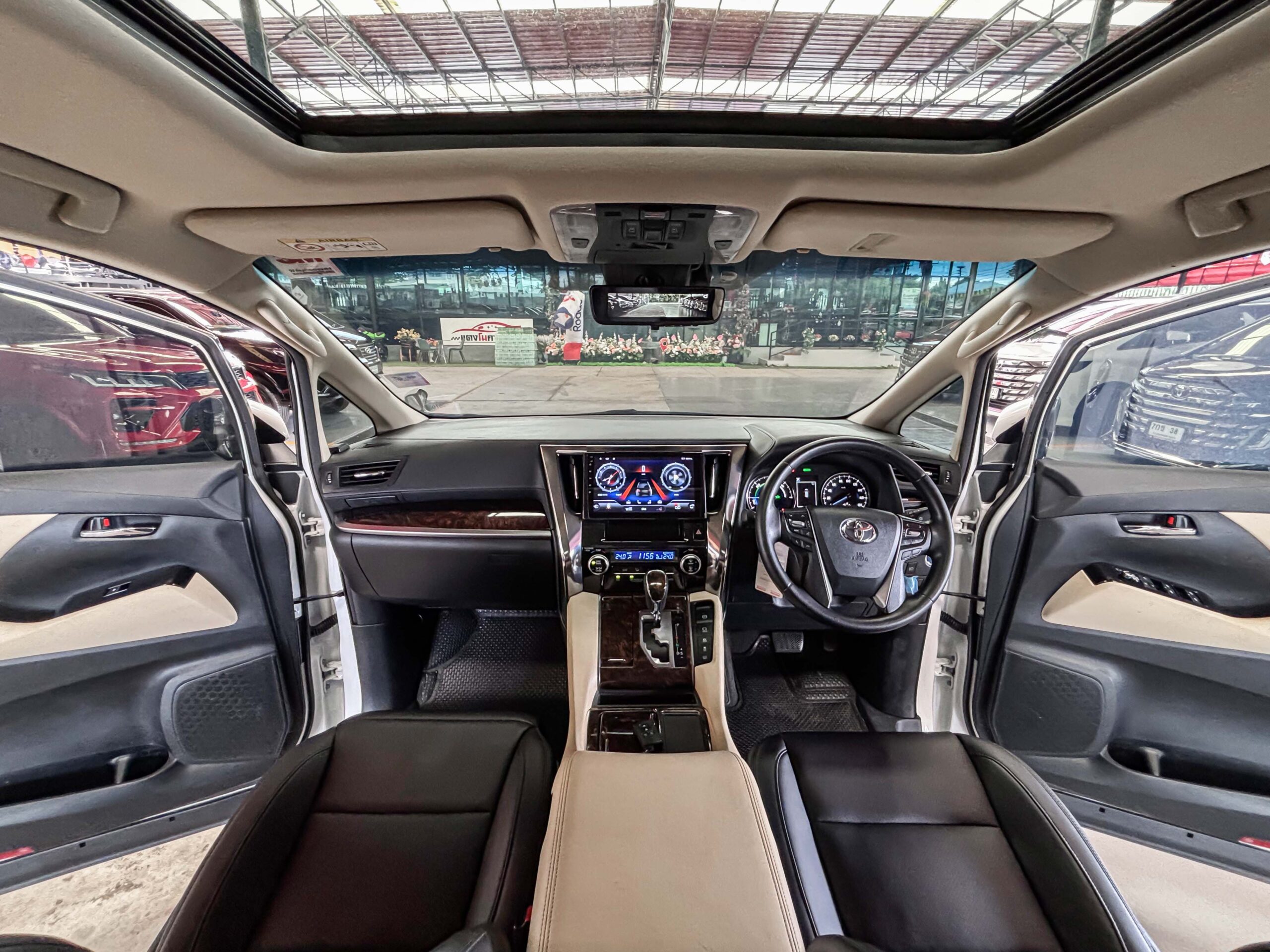 TOYOTA ALPHARD 2.5 HYBRID E-FOUR 2020