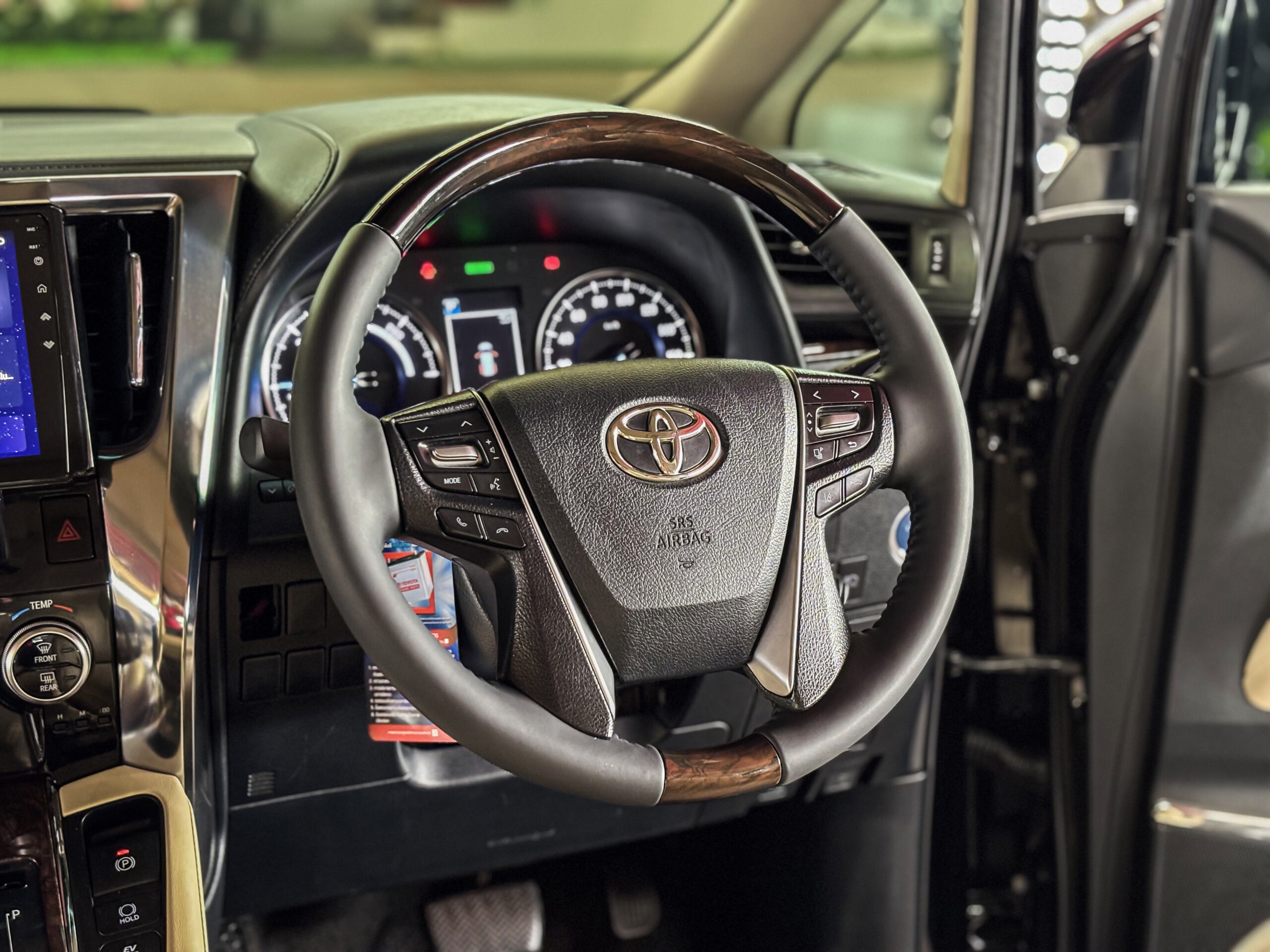 TOYOTA ALPHARD 2.5 HYBRID GF 2020